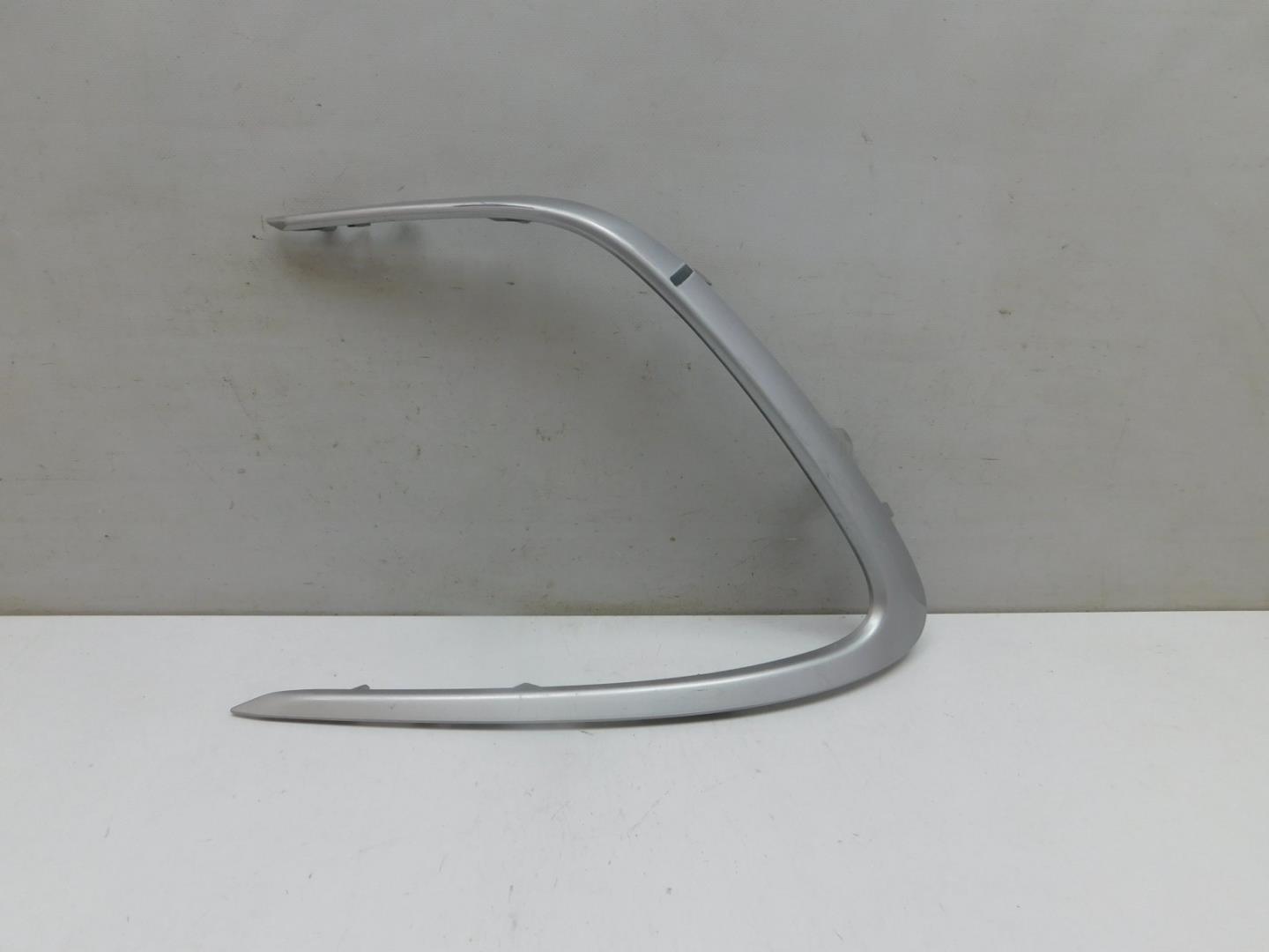 Молдинг переднего бампера