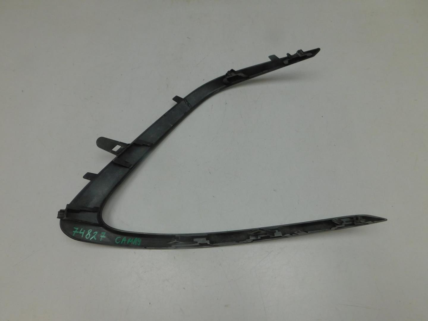 Молдинг переднего бампера