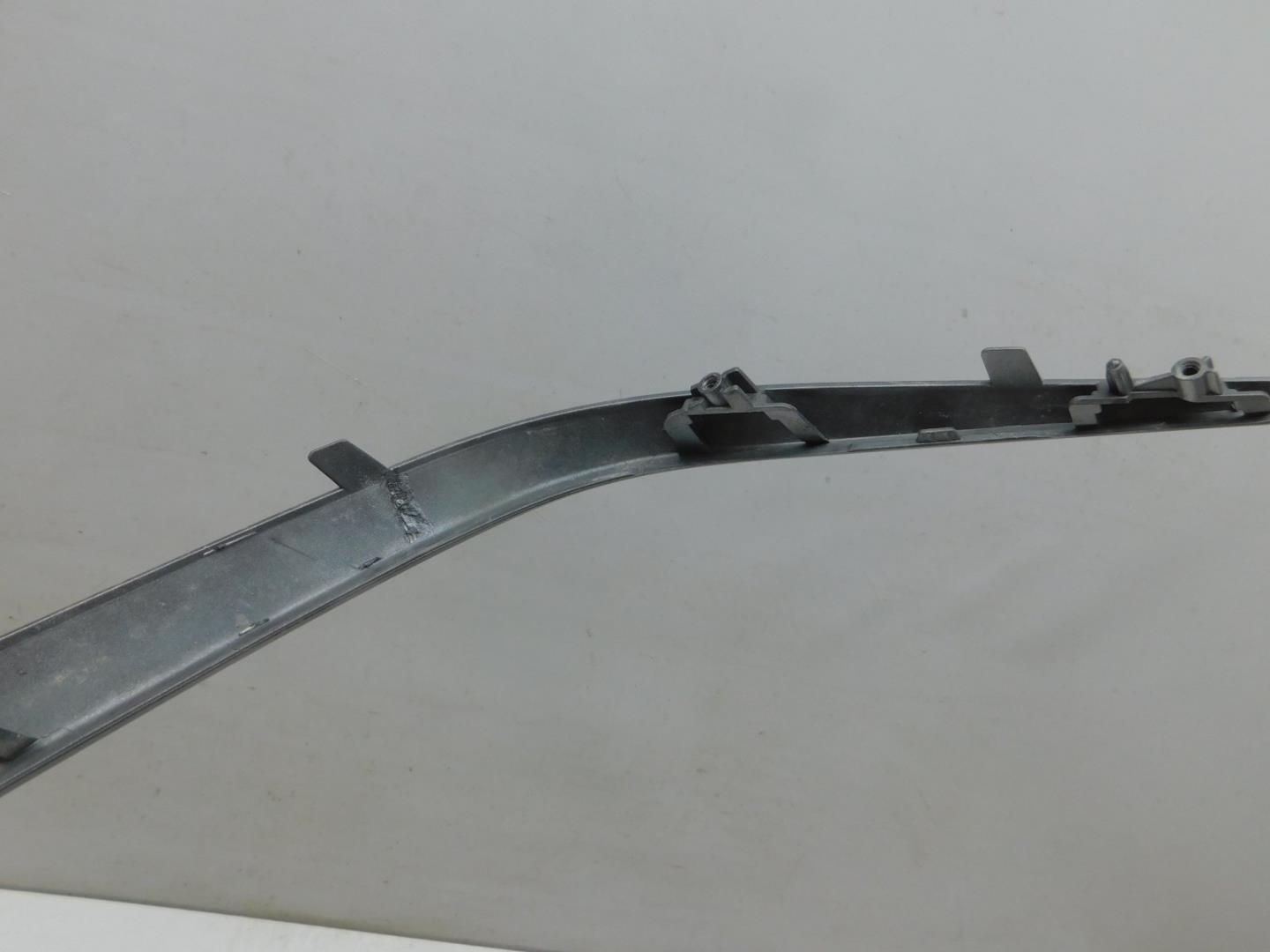 Молдинг переднего бампера