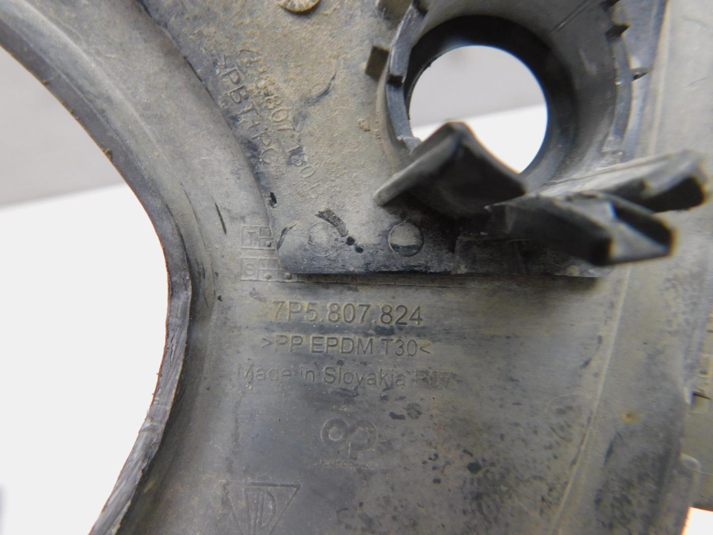 Решетка в бампер правая