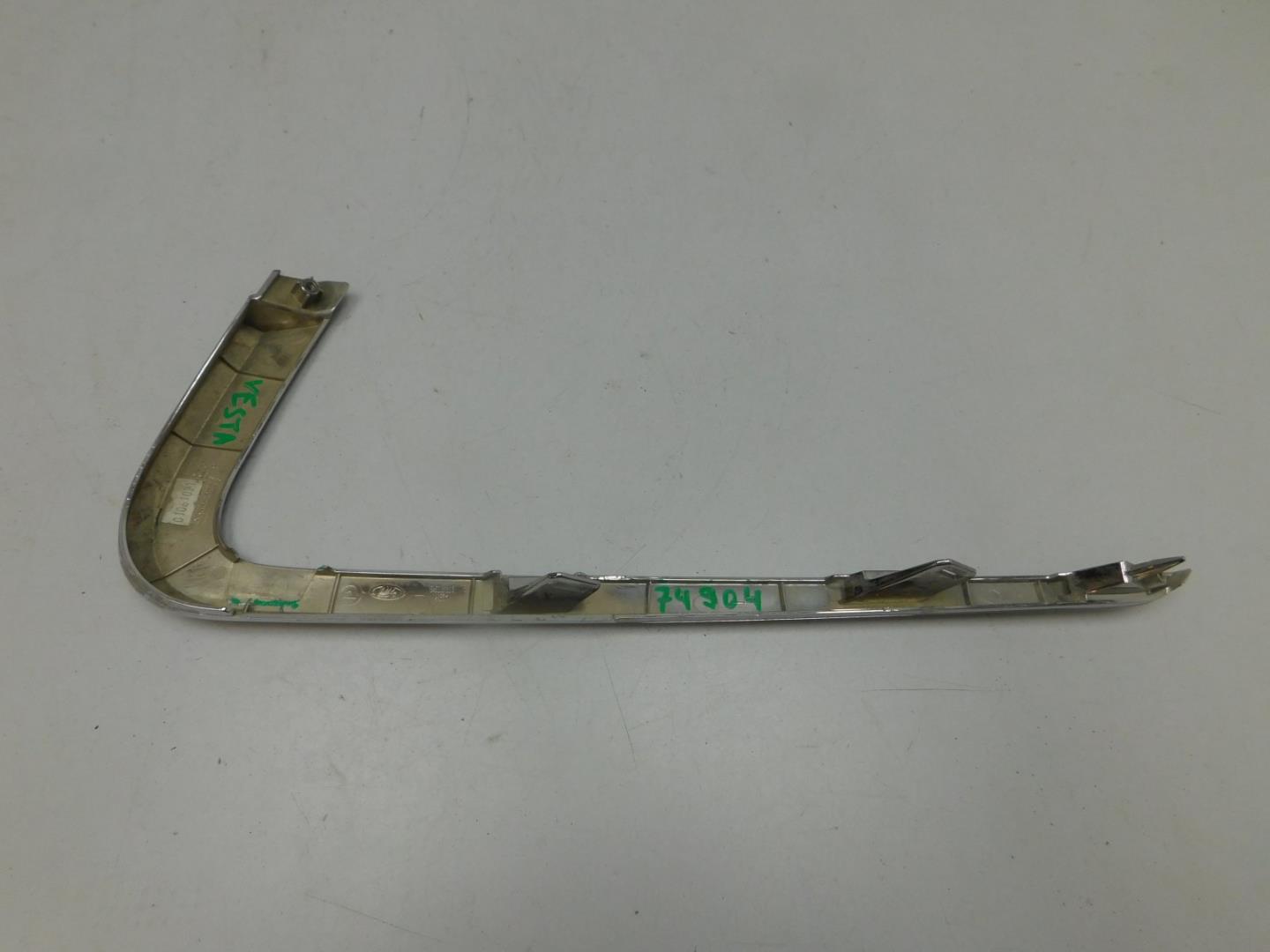 Молдинг переднего бампера