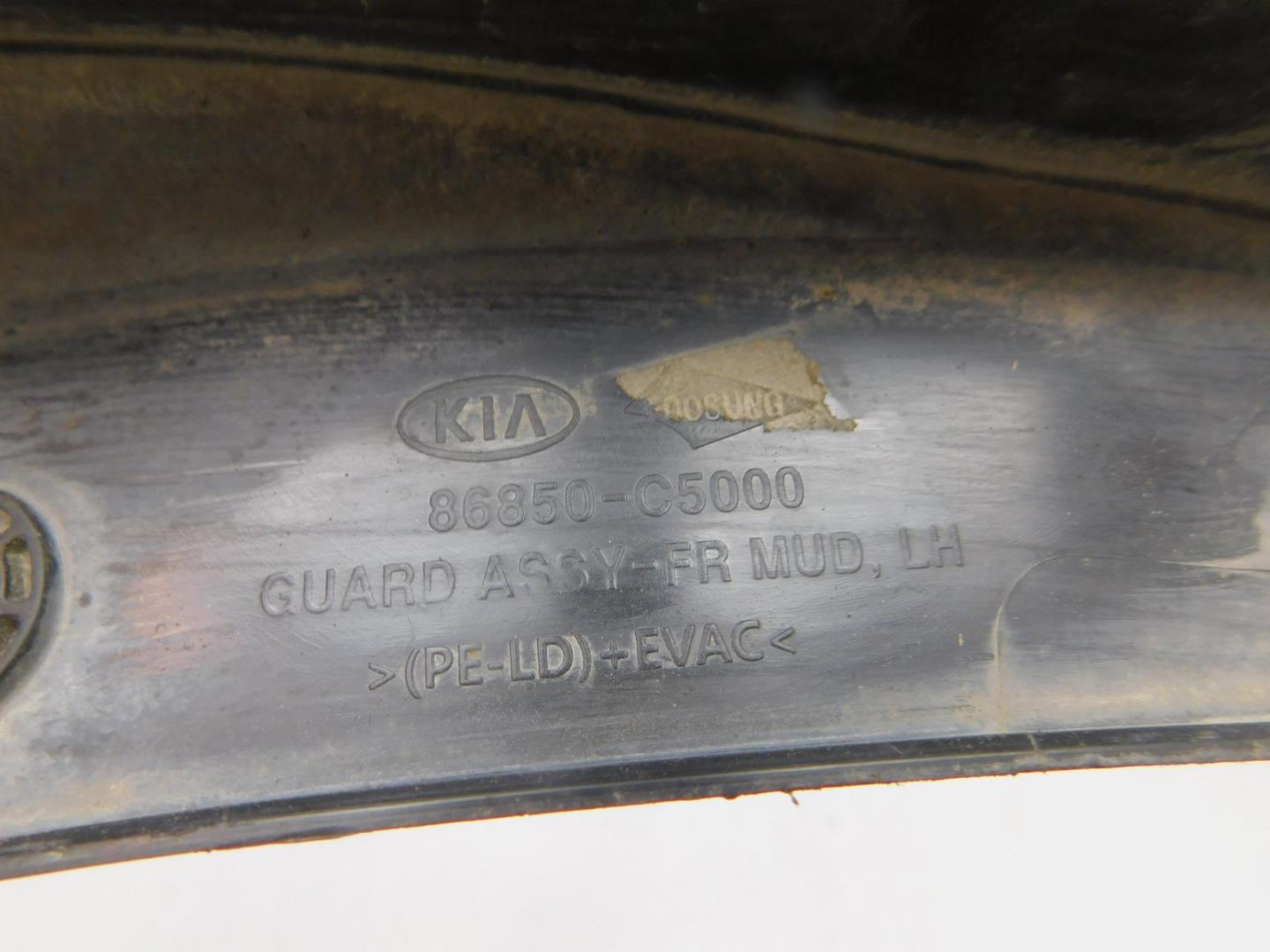 Брызговик передний левый