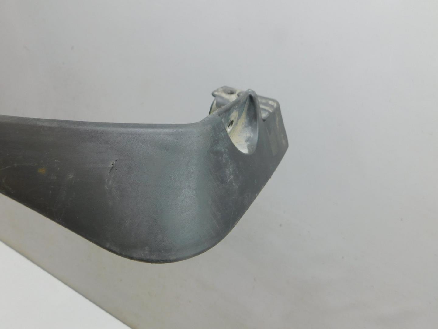 Брызговик передний левый