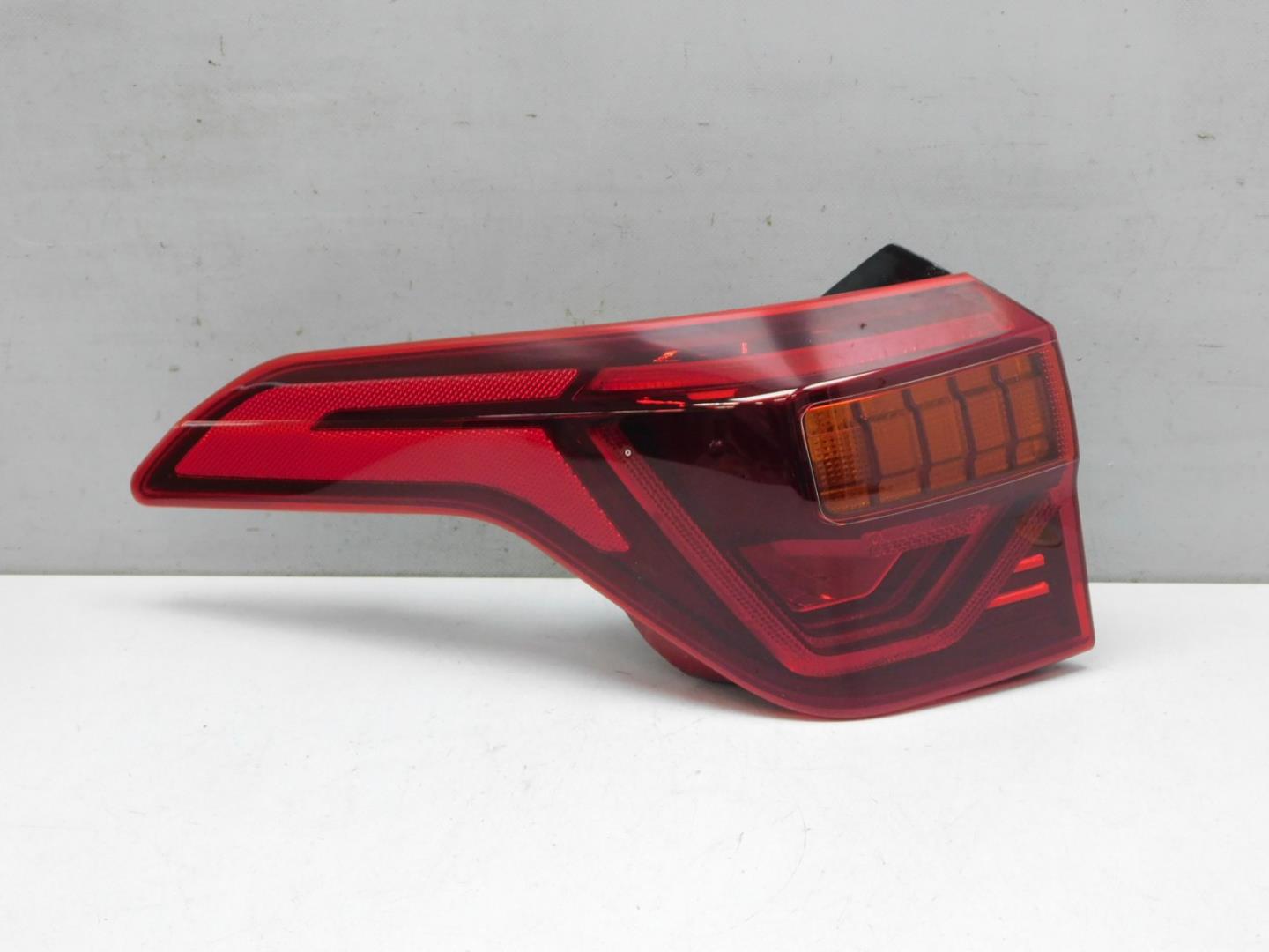 Фонарь задний наружный левый