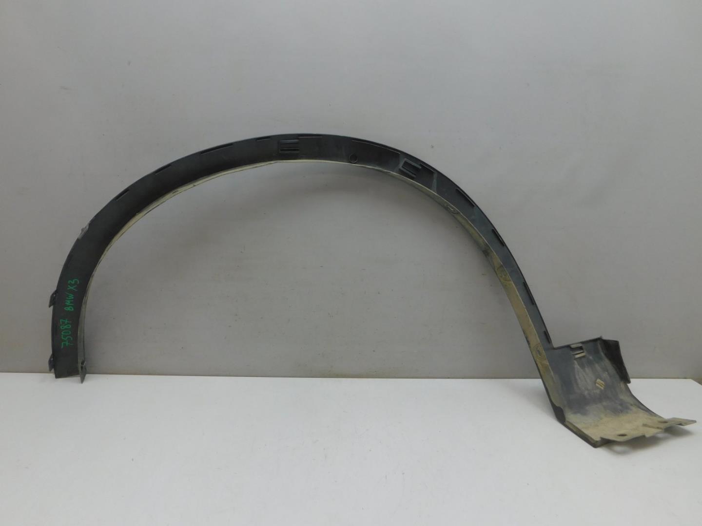 Накладка переднего крыла правого