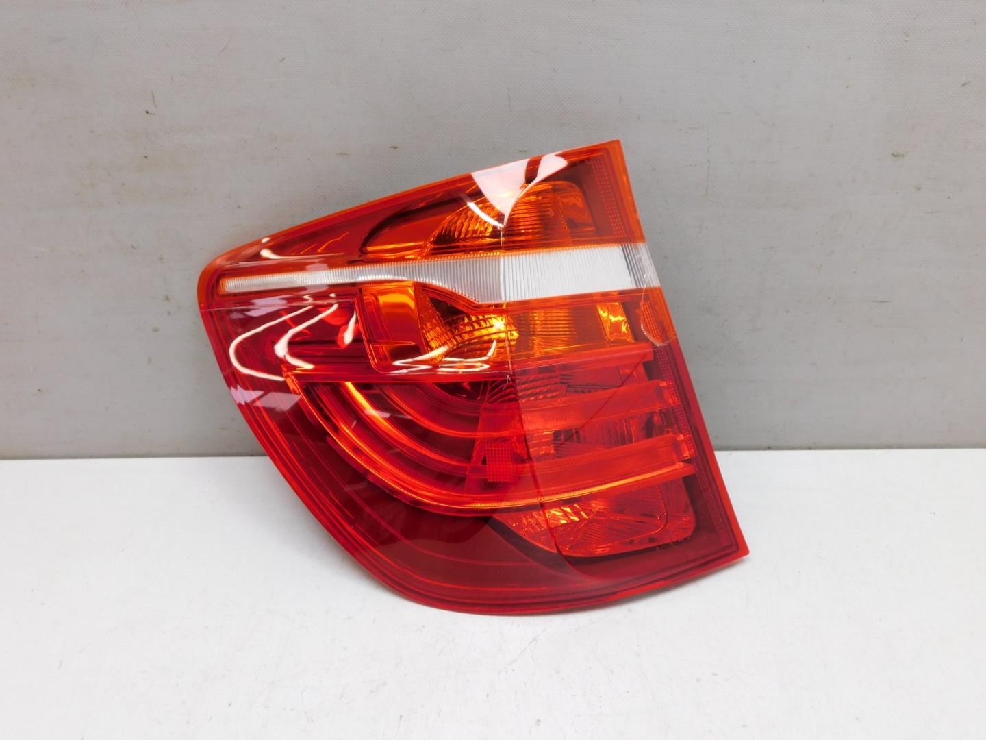 Фонарь задний наружный левый