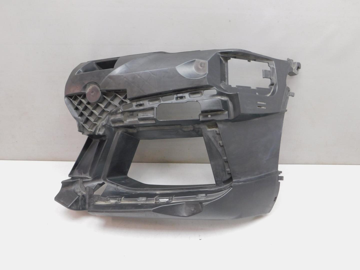 Кронштейн переднего бампера