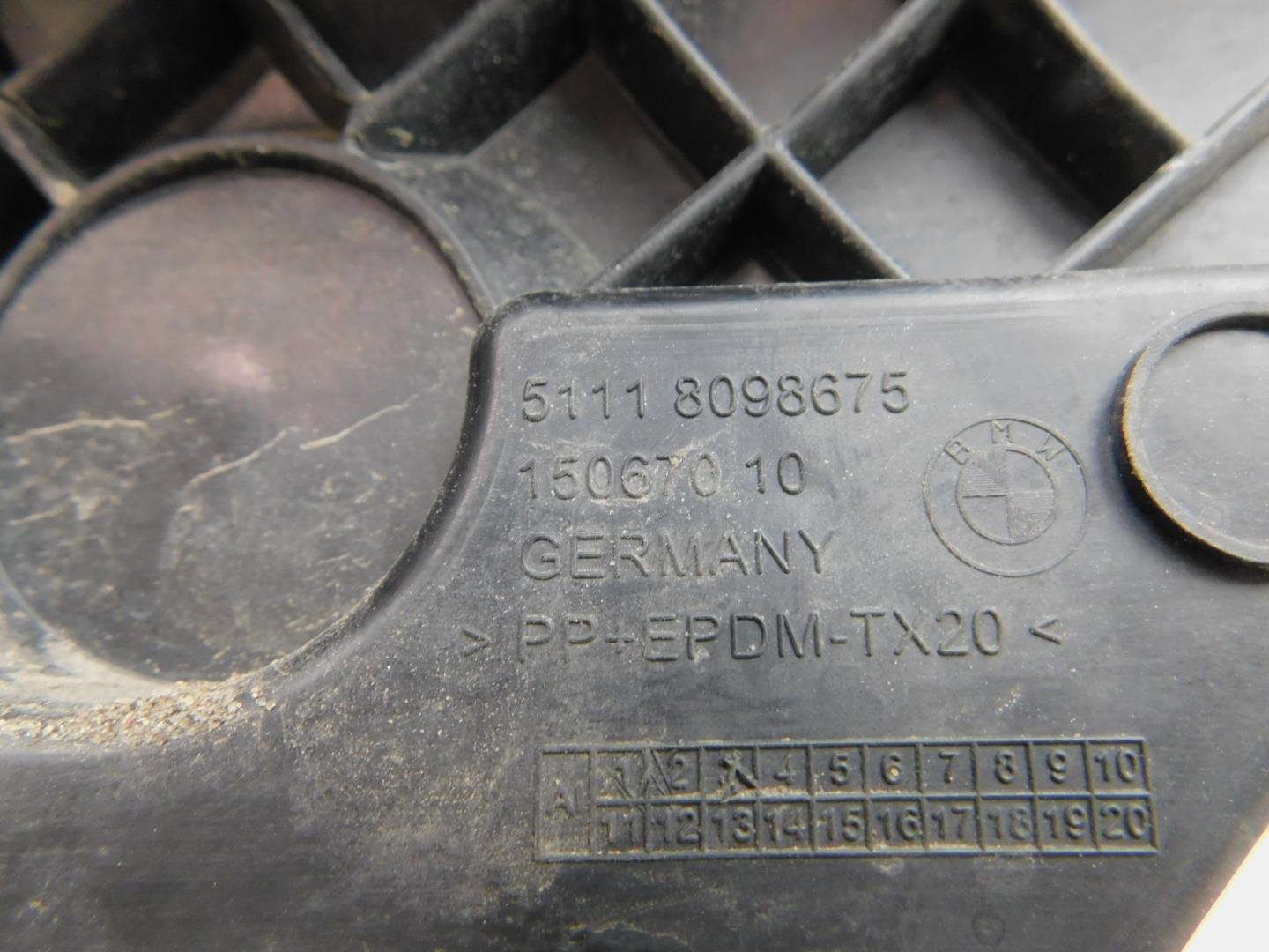 Кронштейн переднего бампера