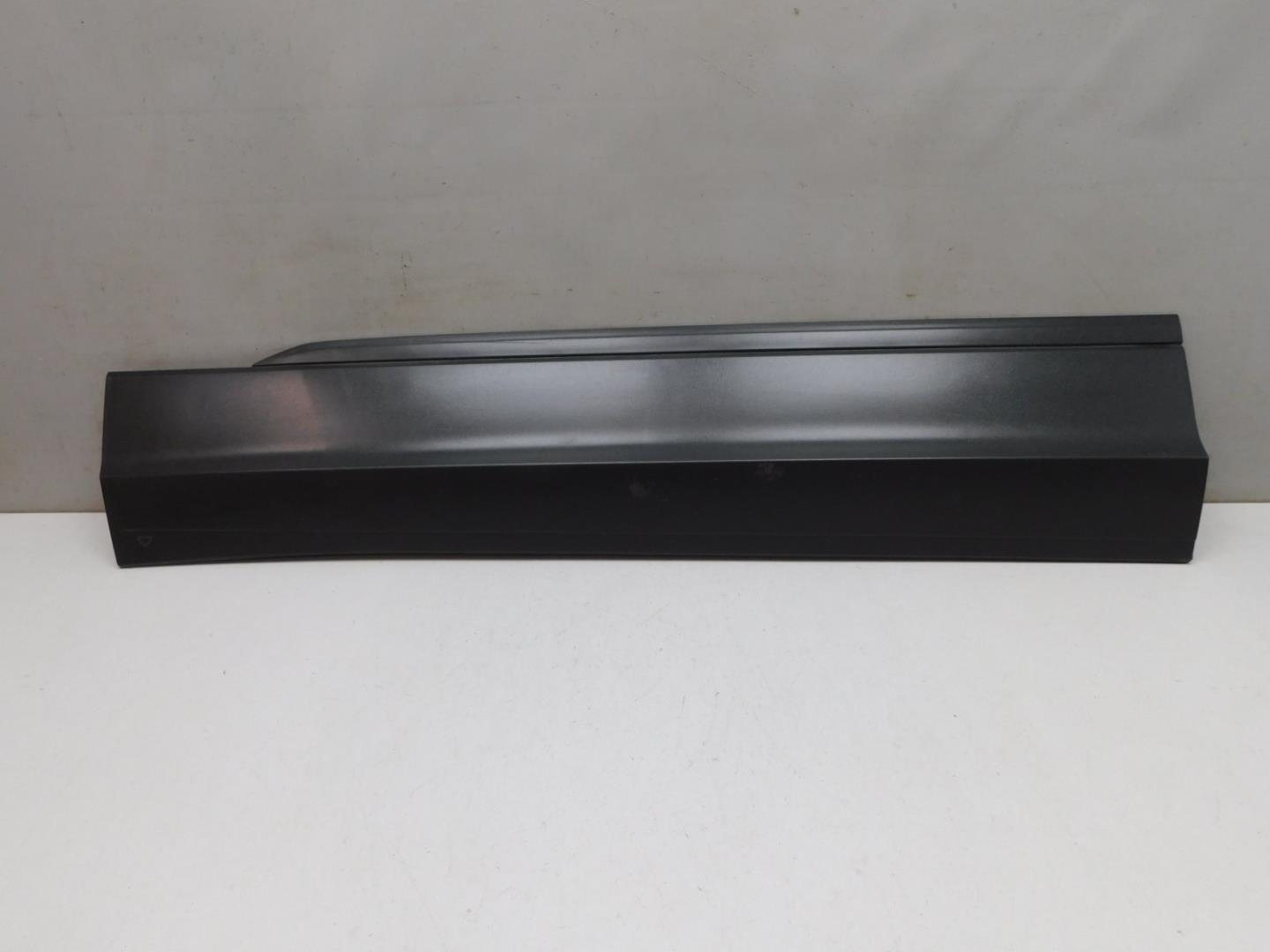 Накладка двери передней левой