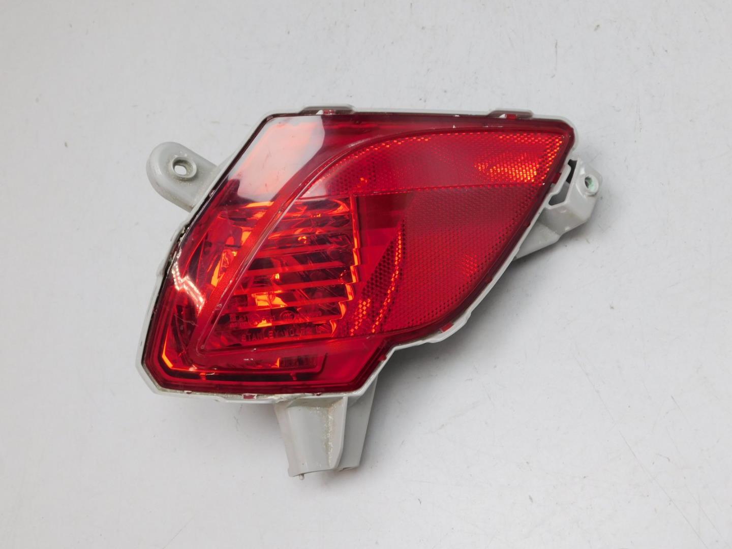 Фонарь задний в бампер левый