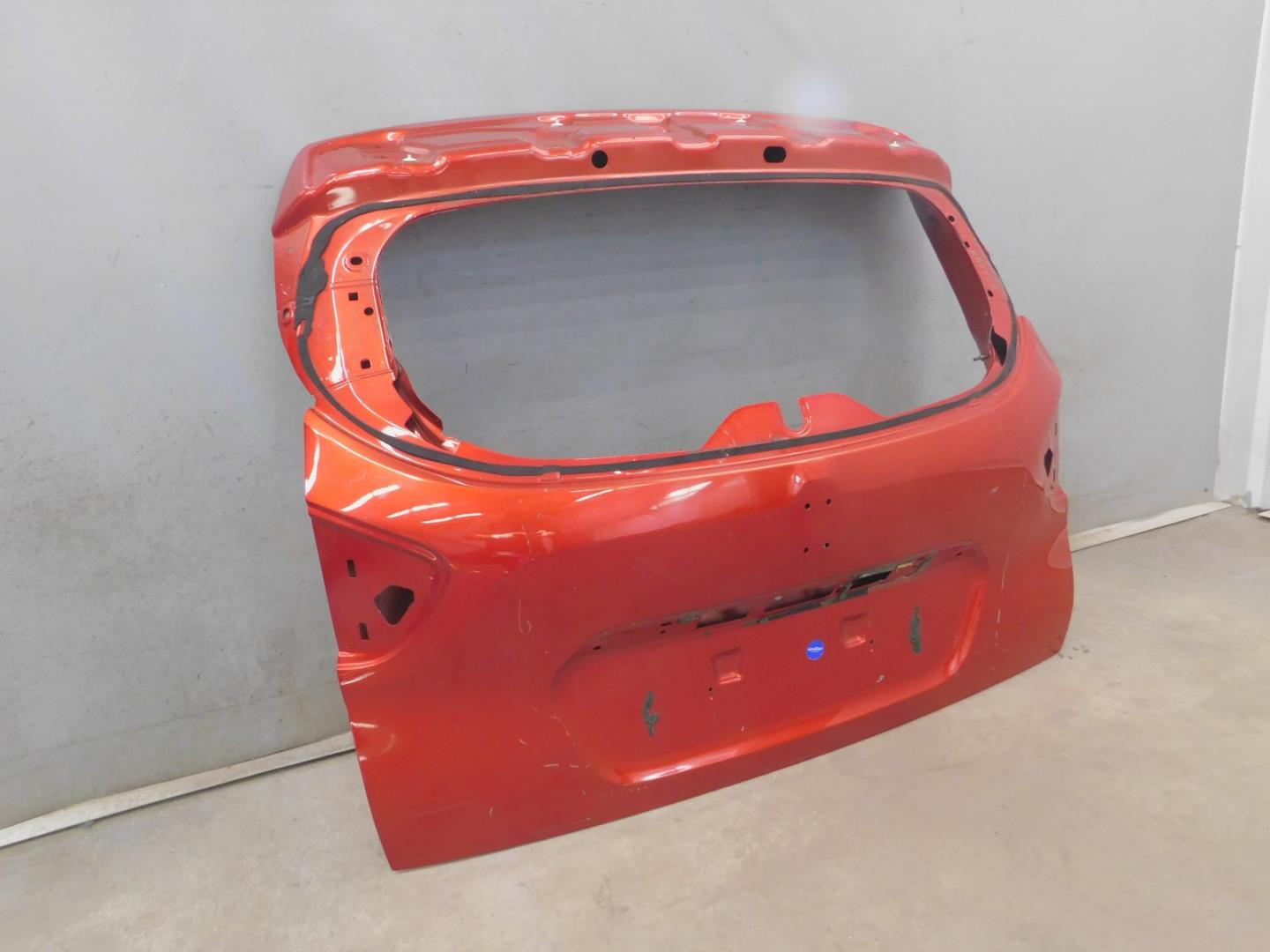 Дверь багажника