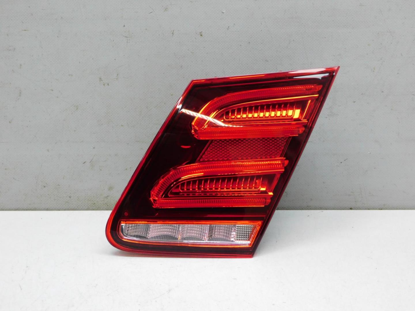 Фонарь задний внутренний правый