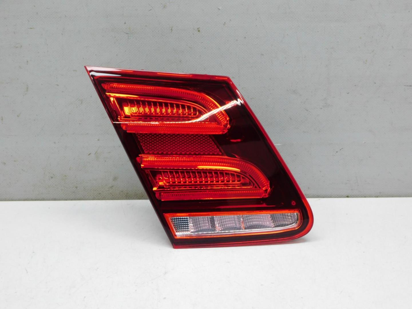 Фонарь задний внутренний левый