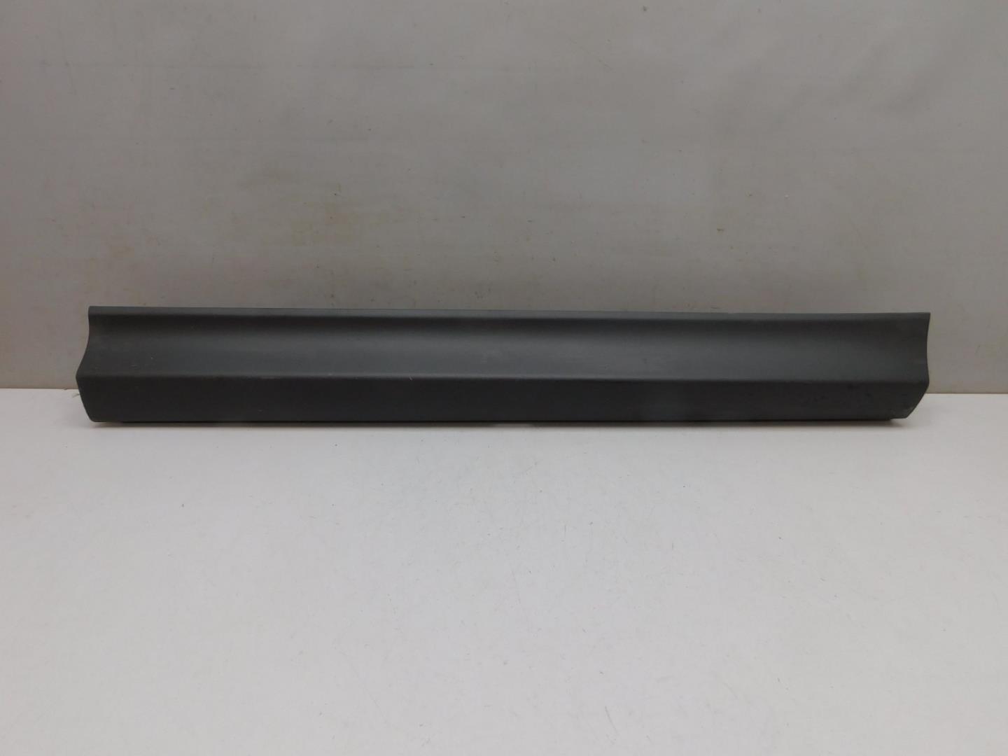 Накладка двери передней правой