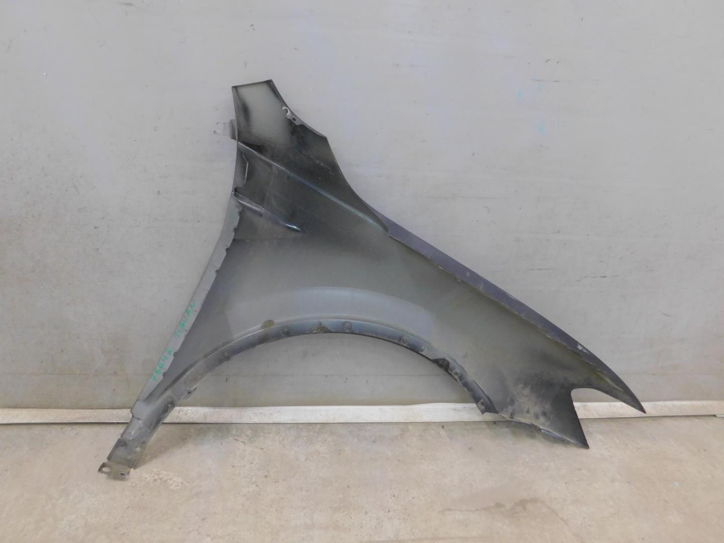 Крыло переднее левое