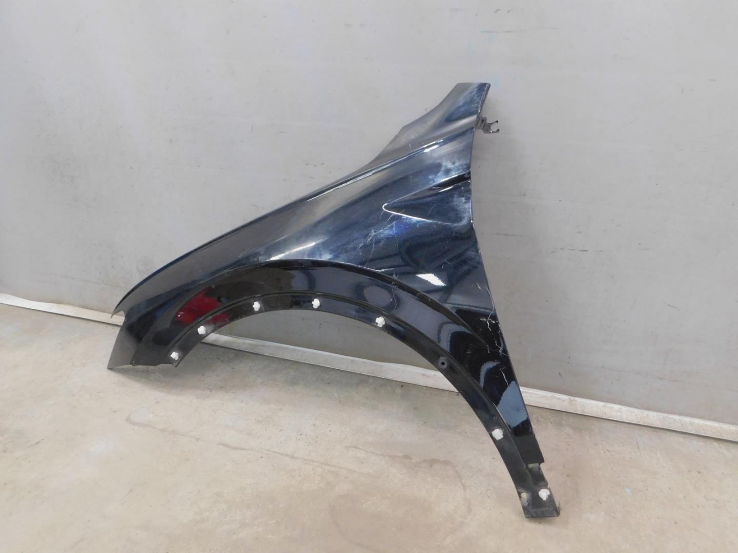 Крыло переднее левое