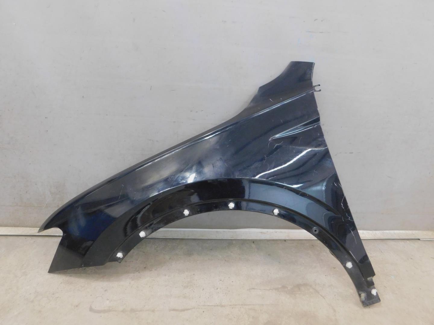 Крыло переднее левое