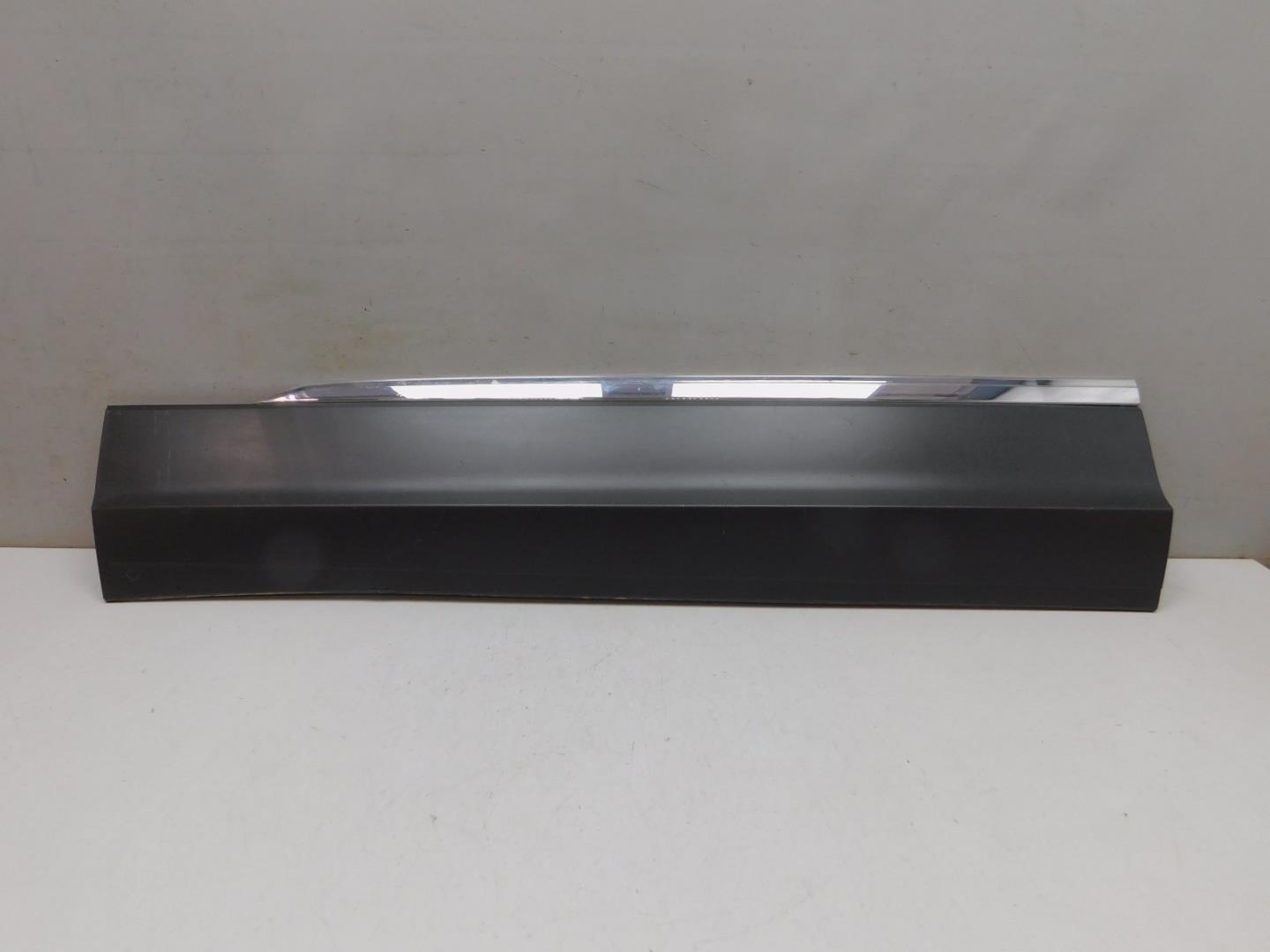 Накладка двери передней левой