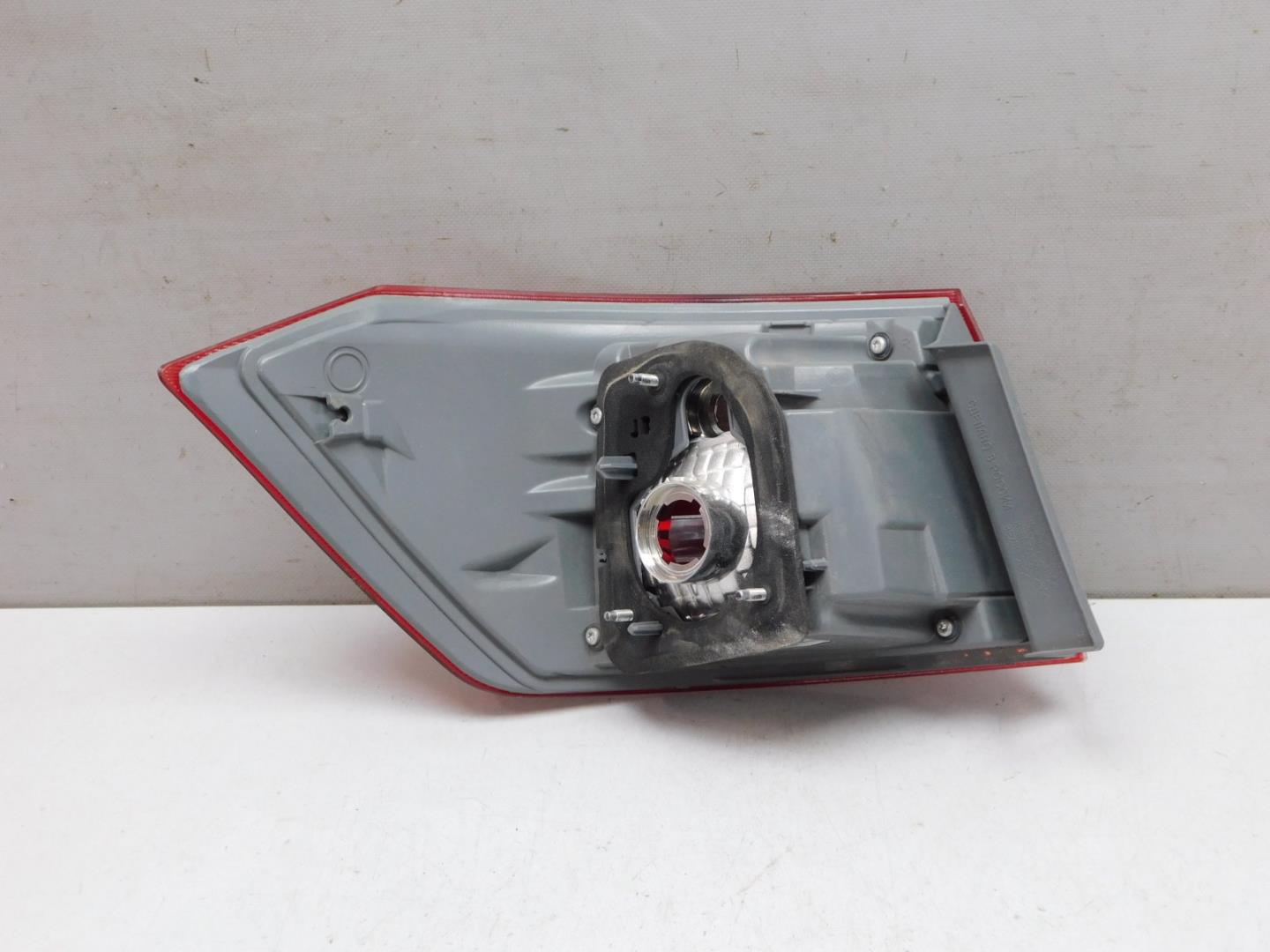 Фонарь задний наружный правый