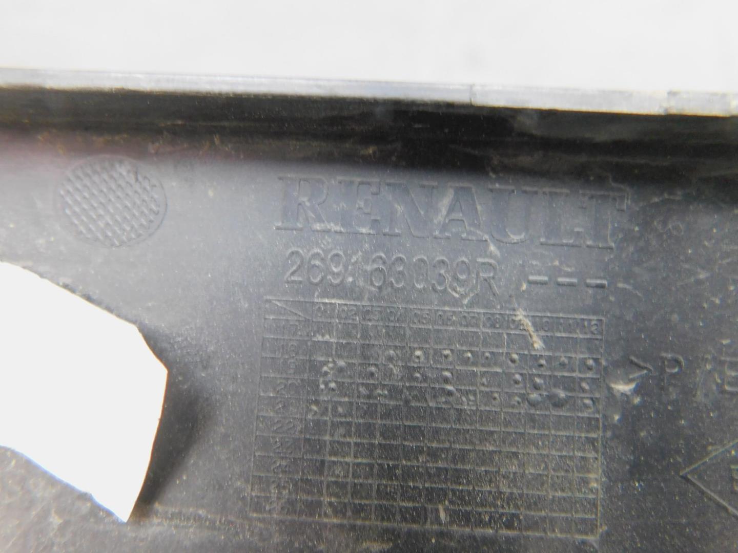 Решетка в бампер левая