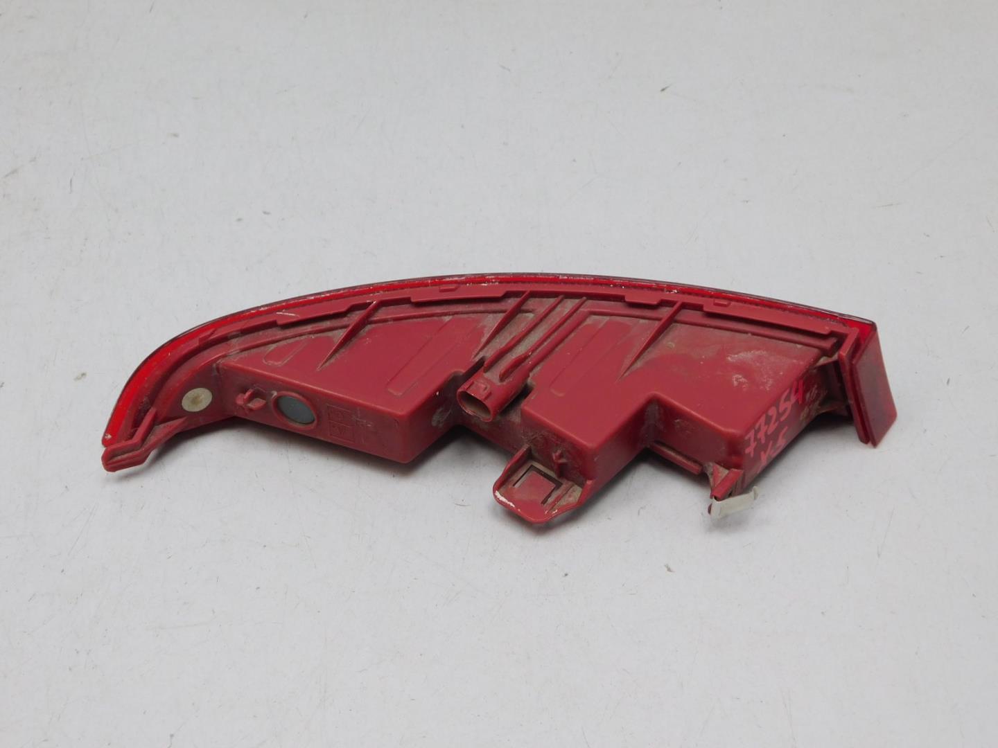 Фонарь задний в бампер правый