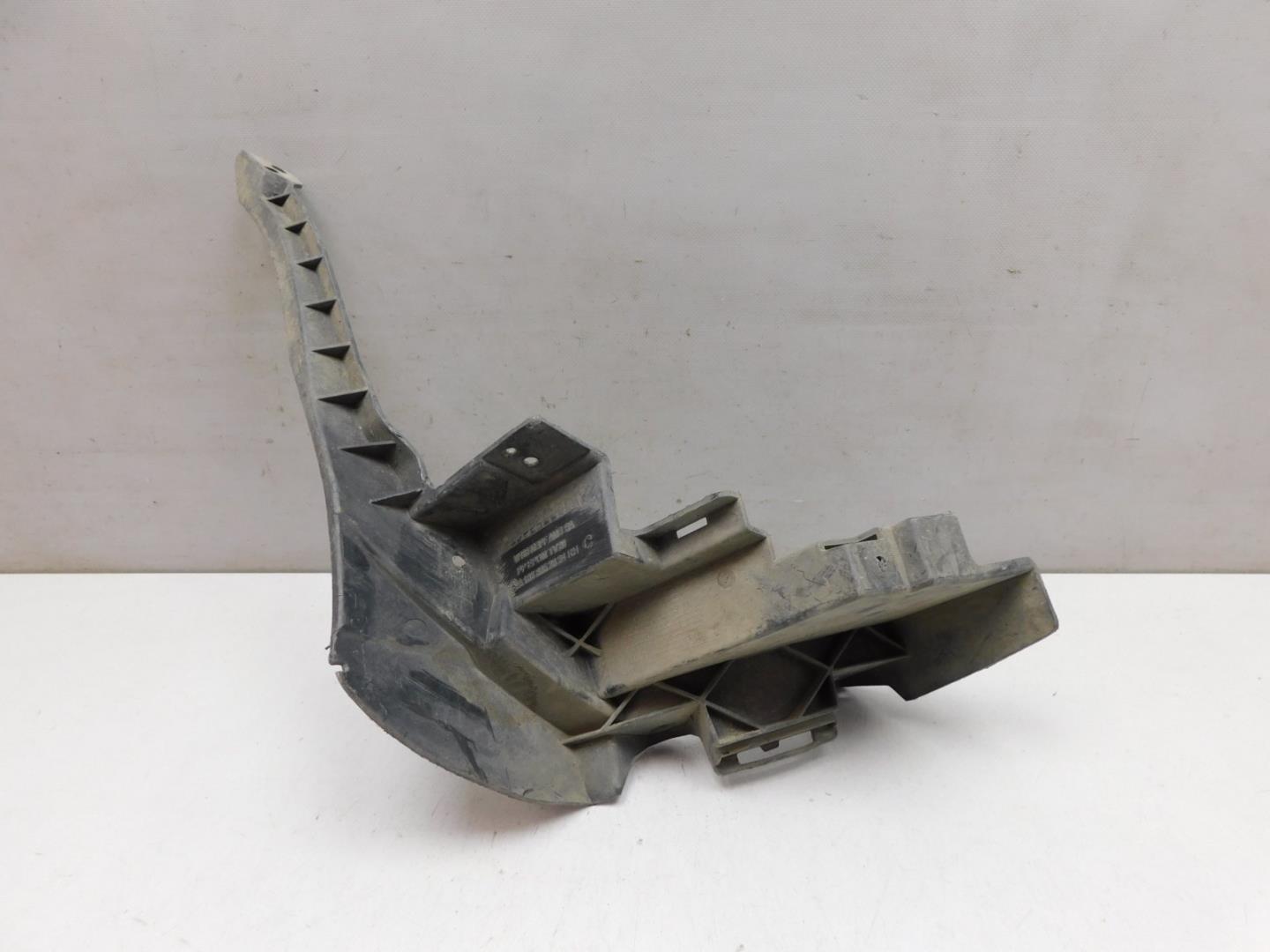 Кронштейн переднего бампера