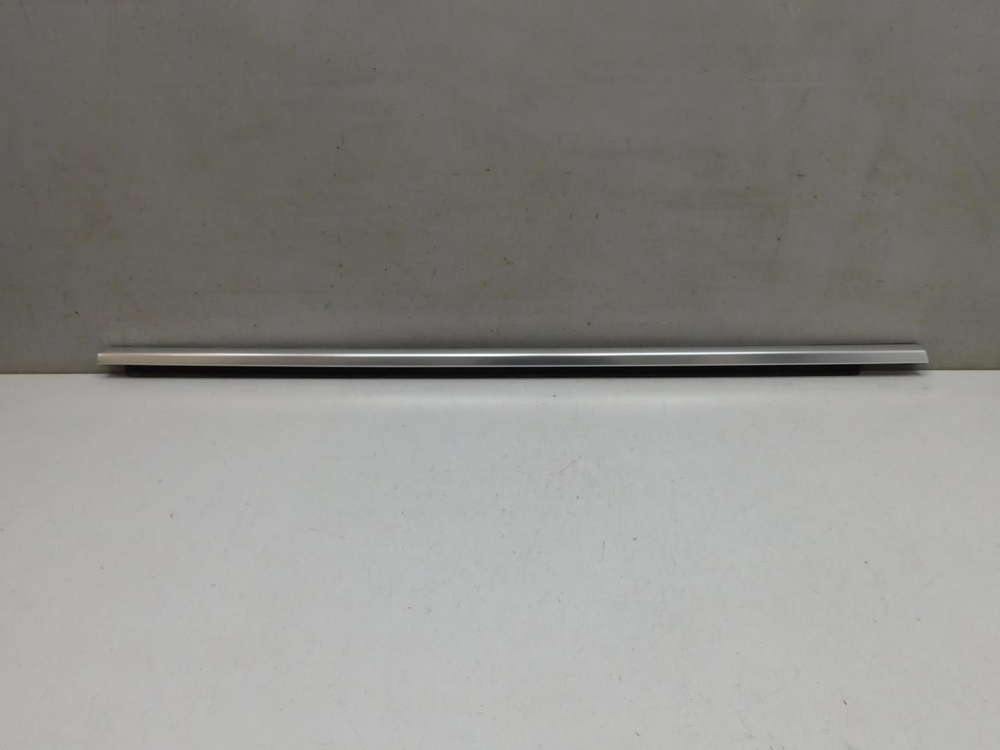 Накладка стекла заднего правого