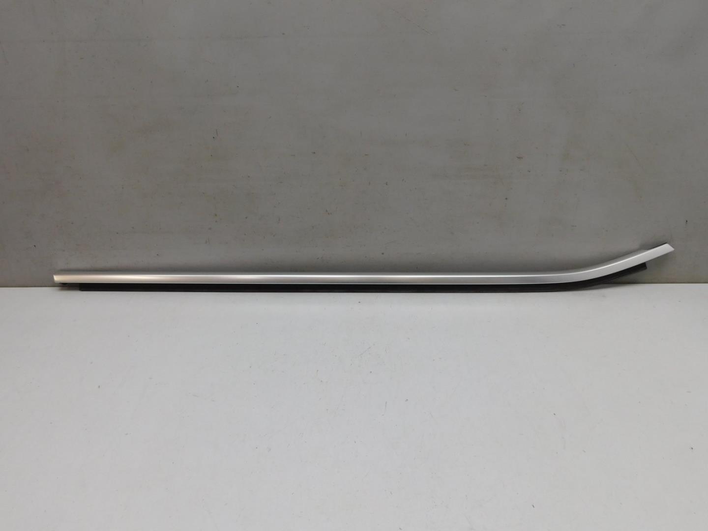 Накладка стекла переднего правого