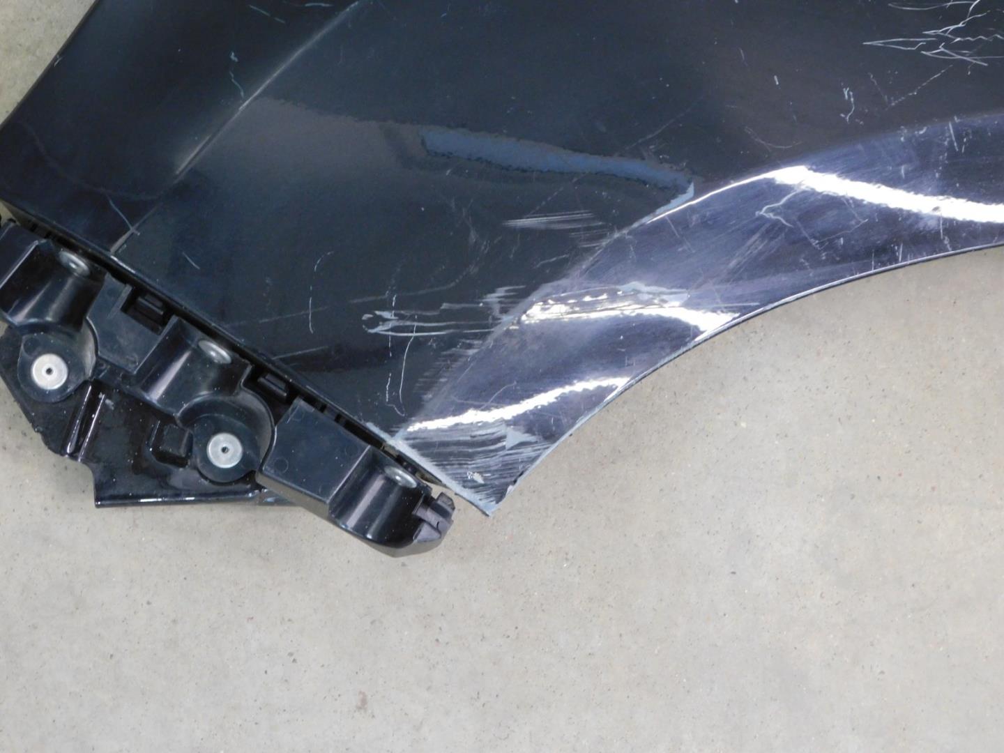 Крыло переднее левое