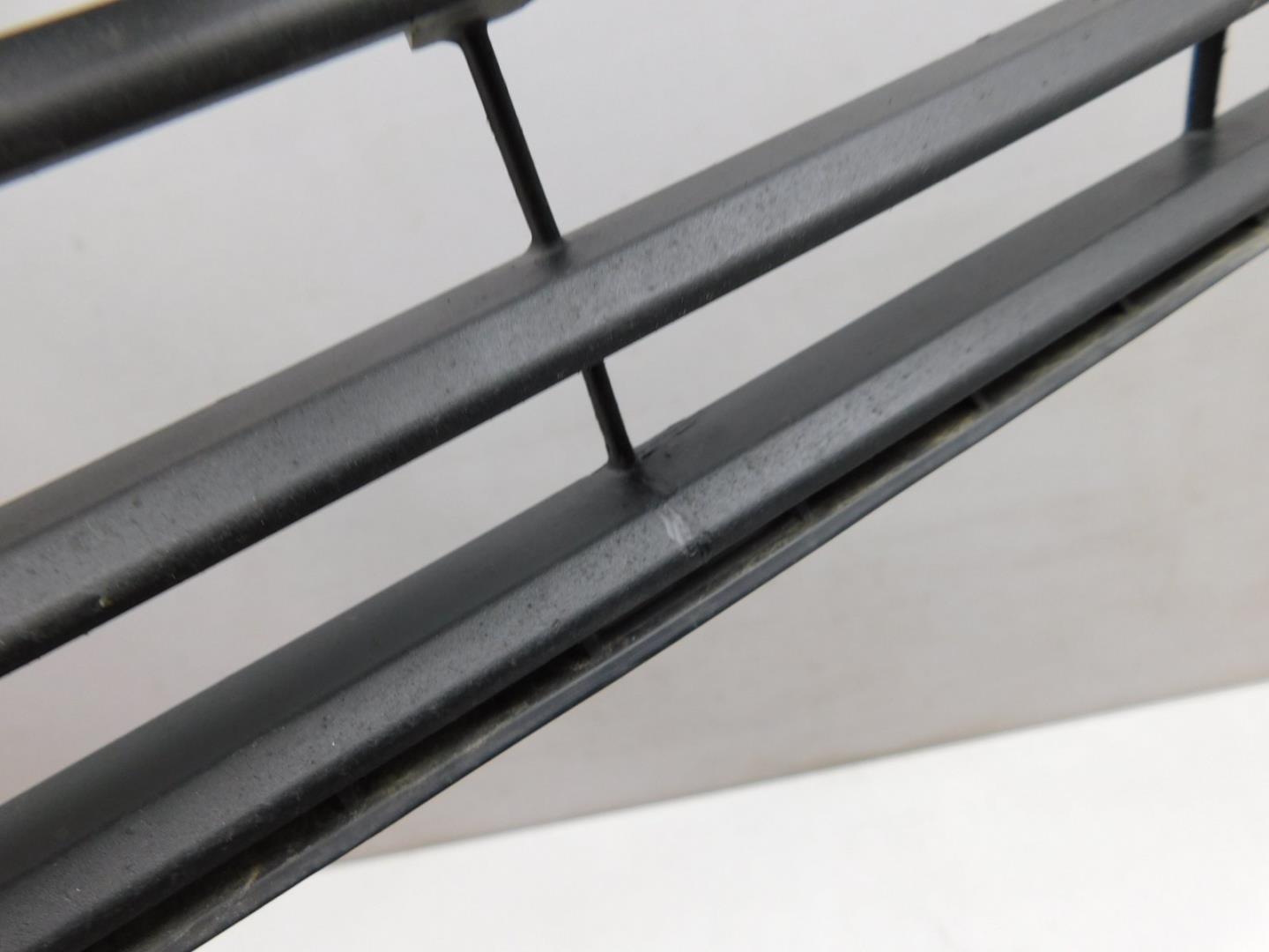 Решетка в бампер центральная