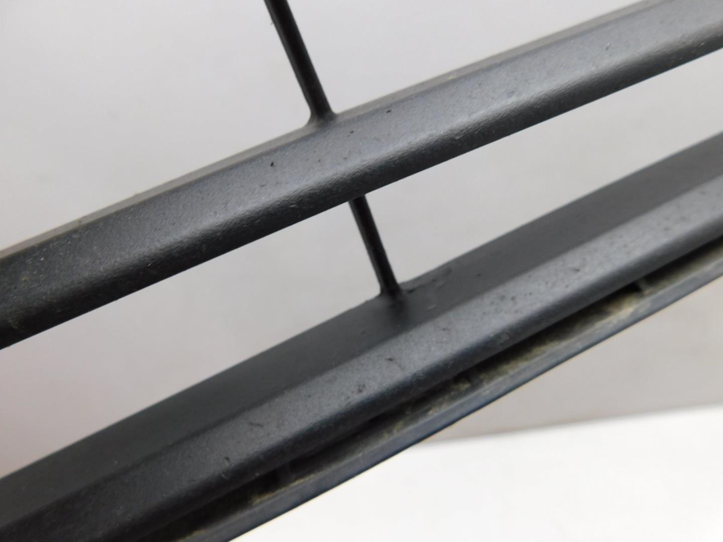 Решетка в бампер центральная