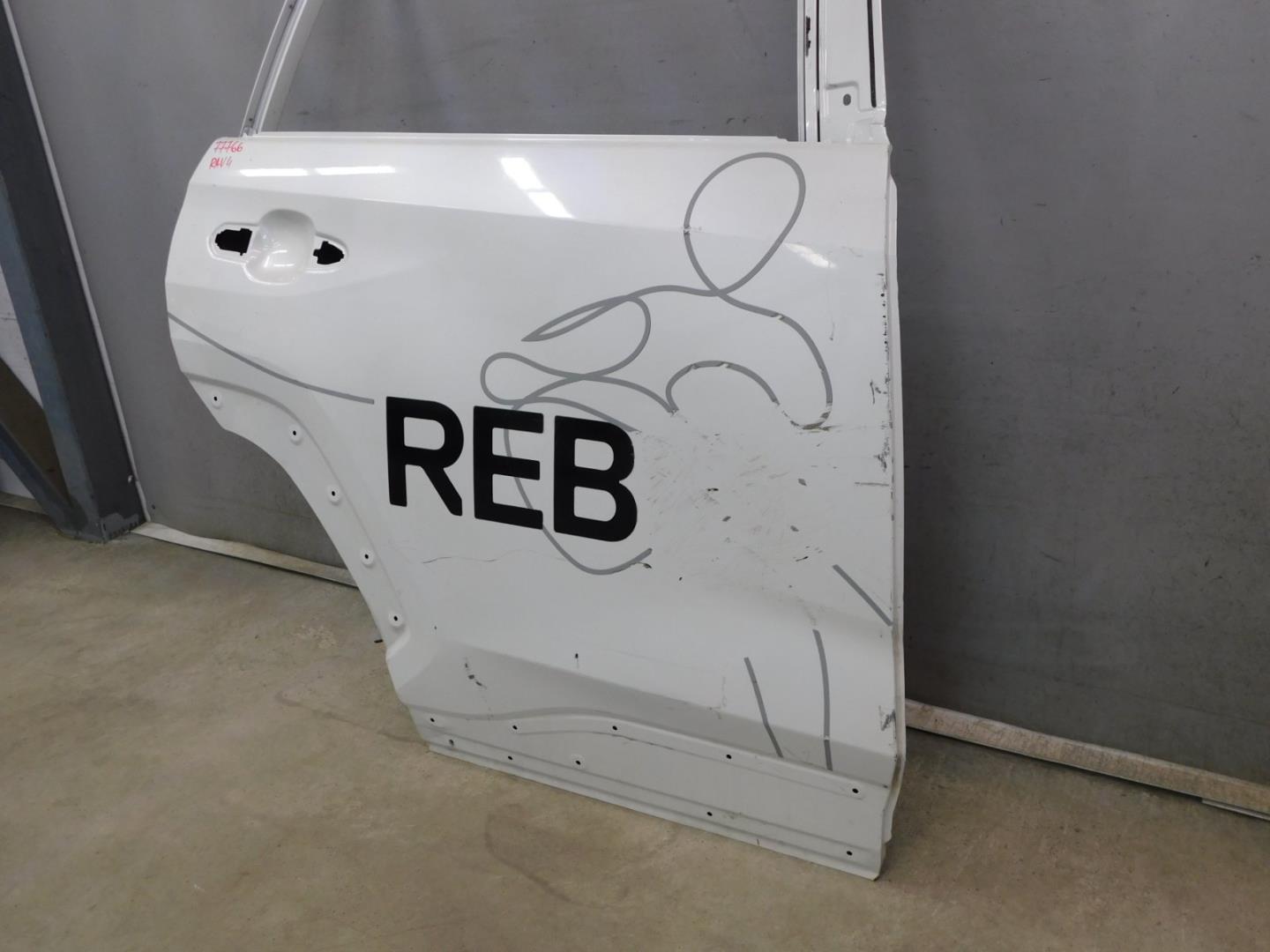 Дверь задняя правая