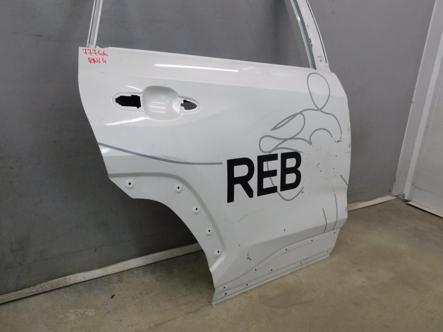 Дверь задняя правая