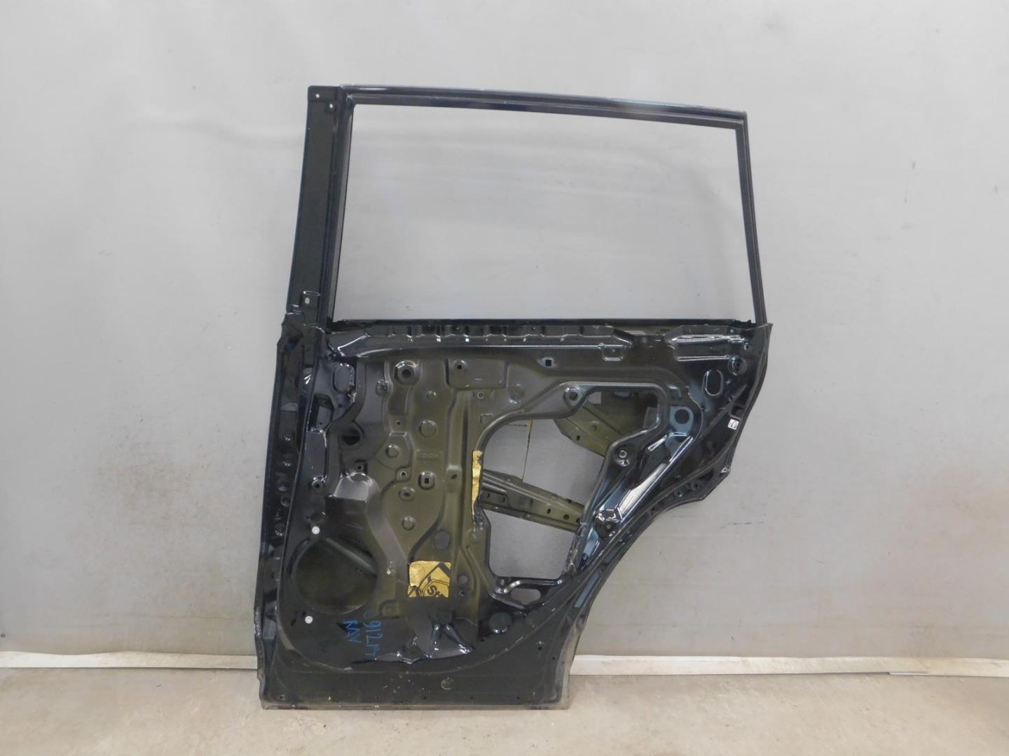 Дверь задняя правая