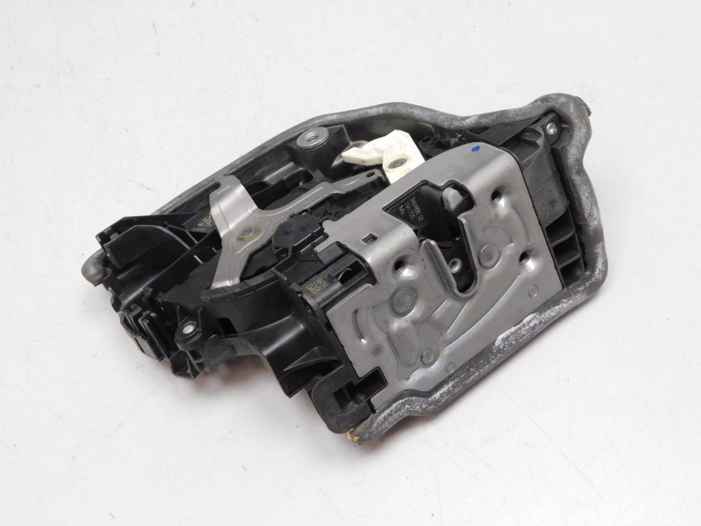 Замок двери передней правой