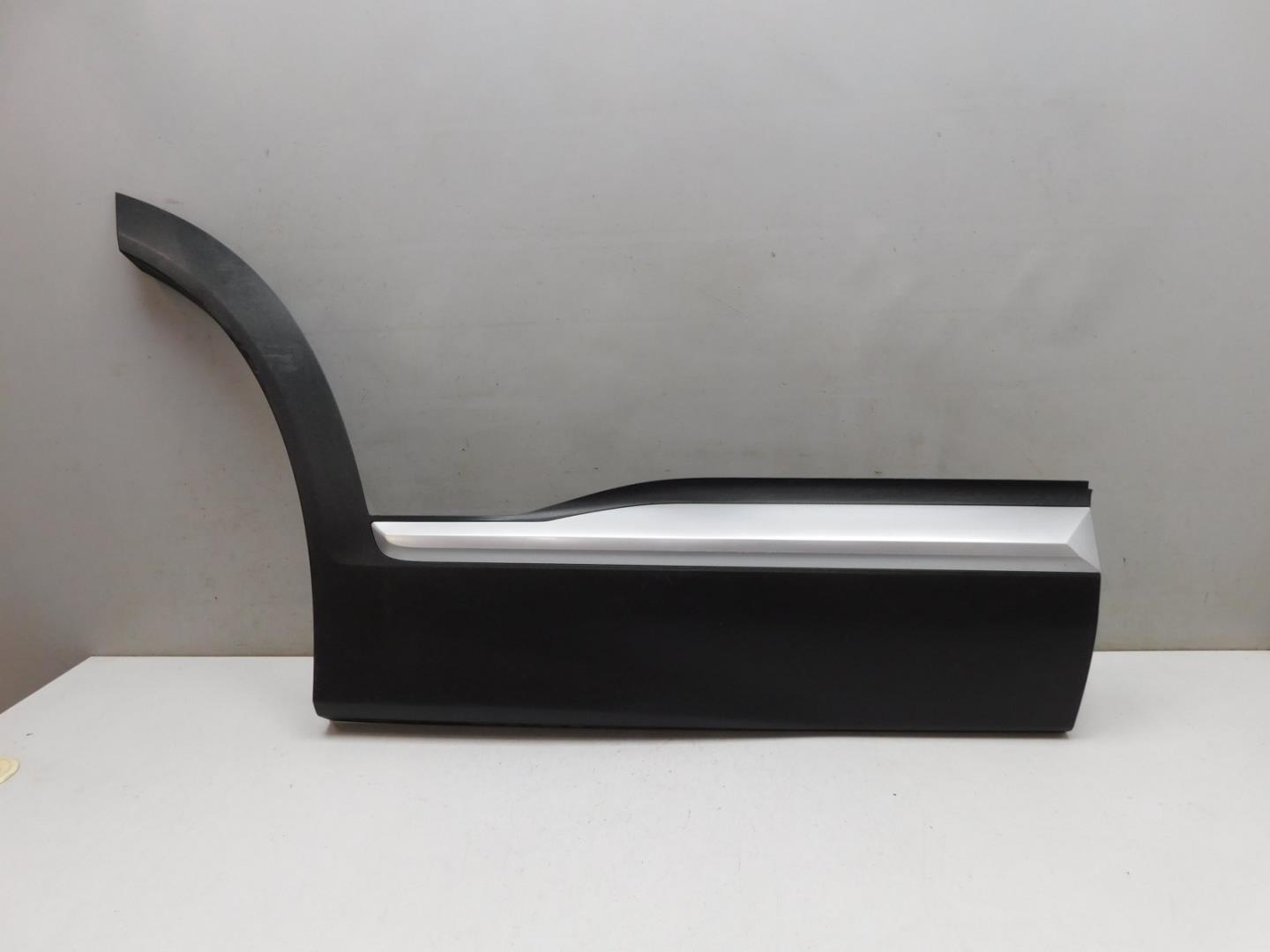 Накладка двери задней правой