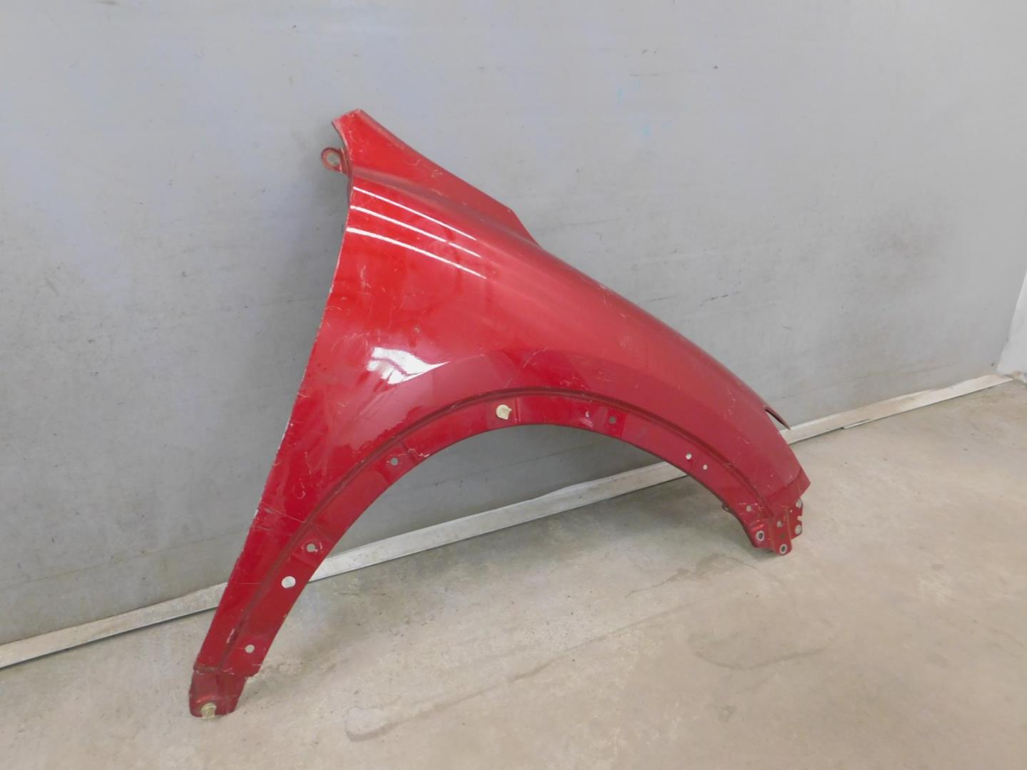 Крыло переднее правое