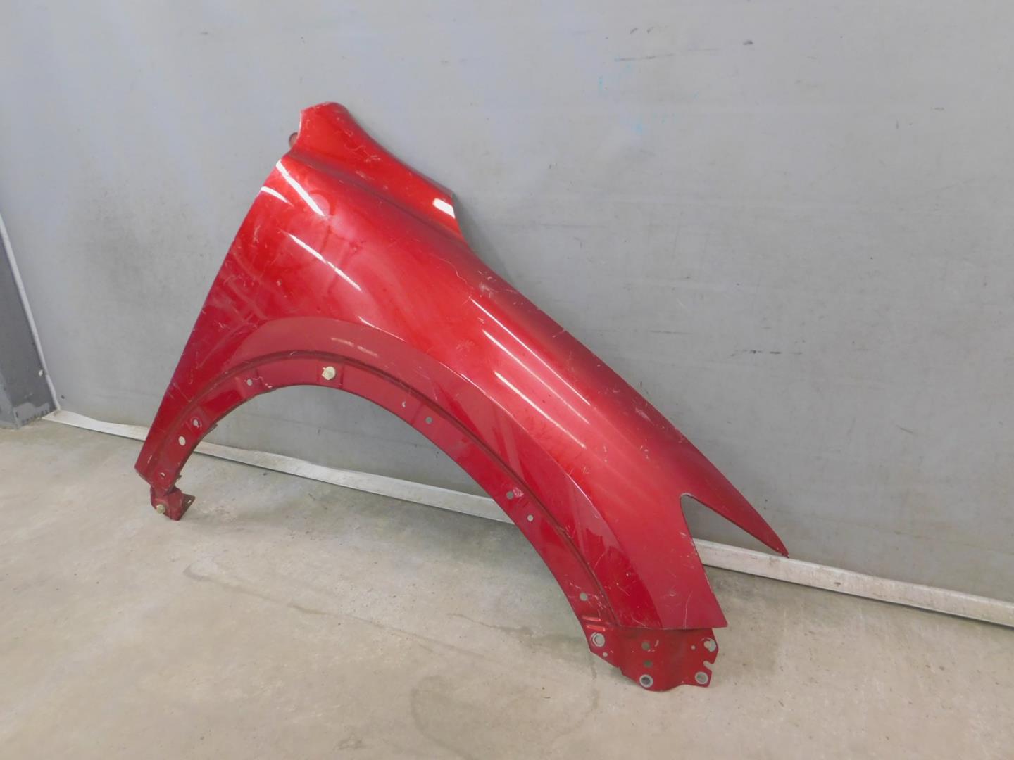 Крыло переднее правое