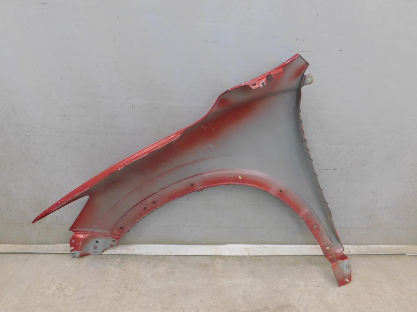 Крыло переднее правое