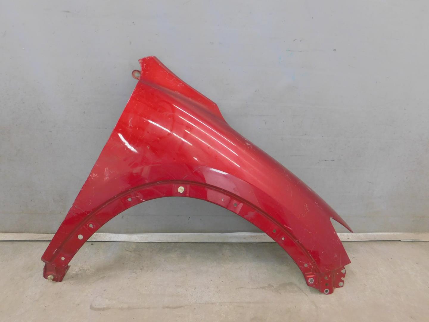 Крыло переднее правое