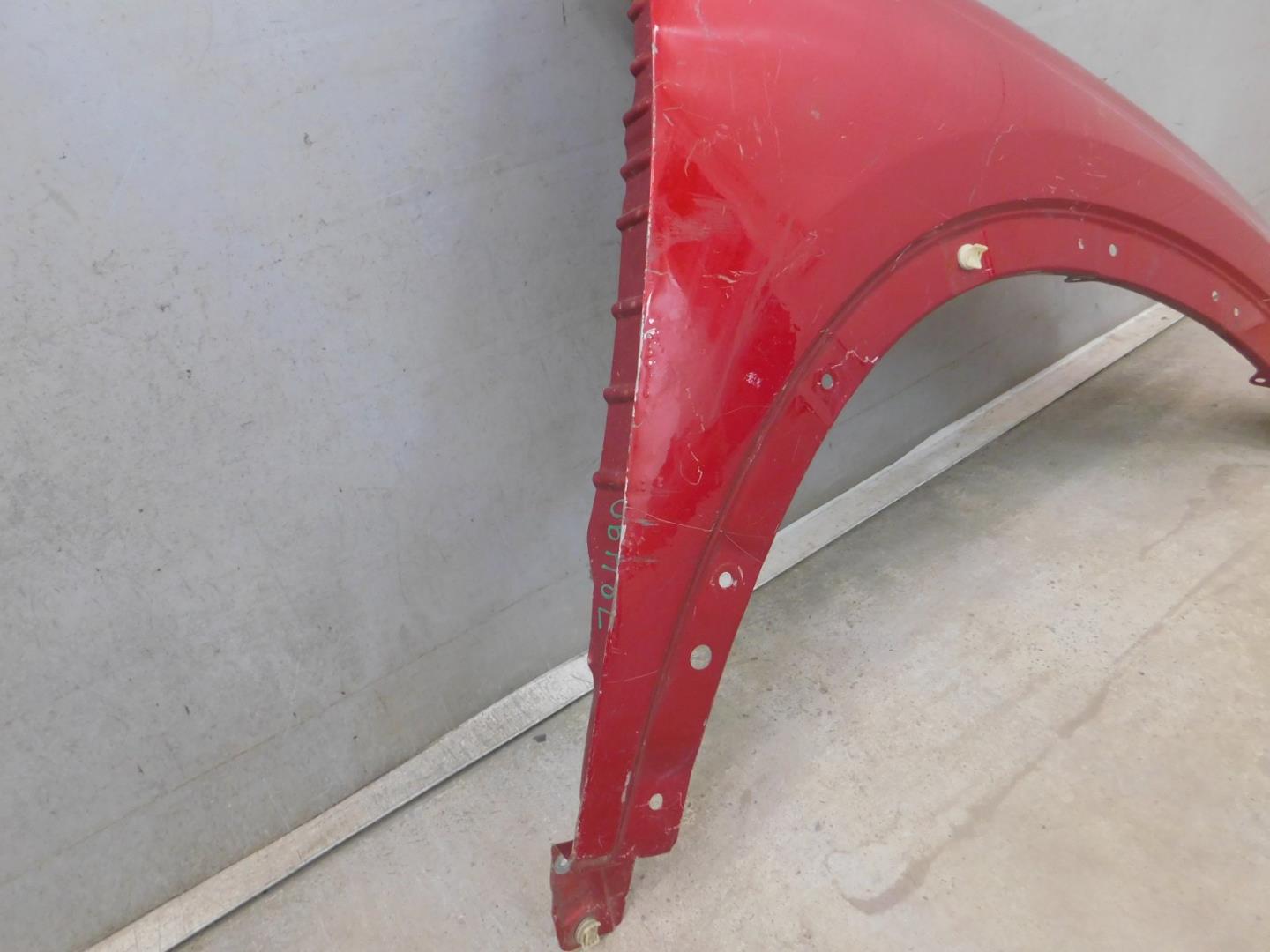 Крыло переднее правое