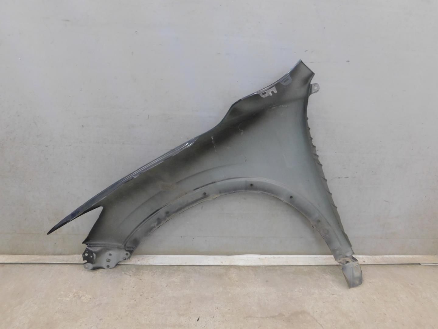 Крыло переднее правое