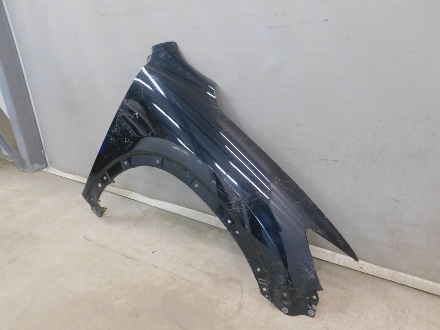 Крыло переднее правое