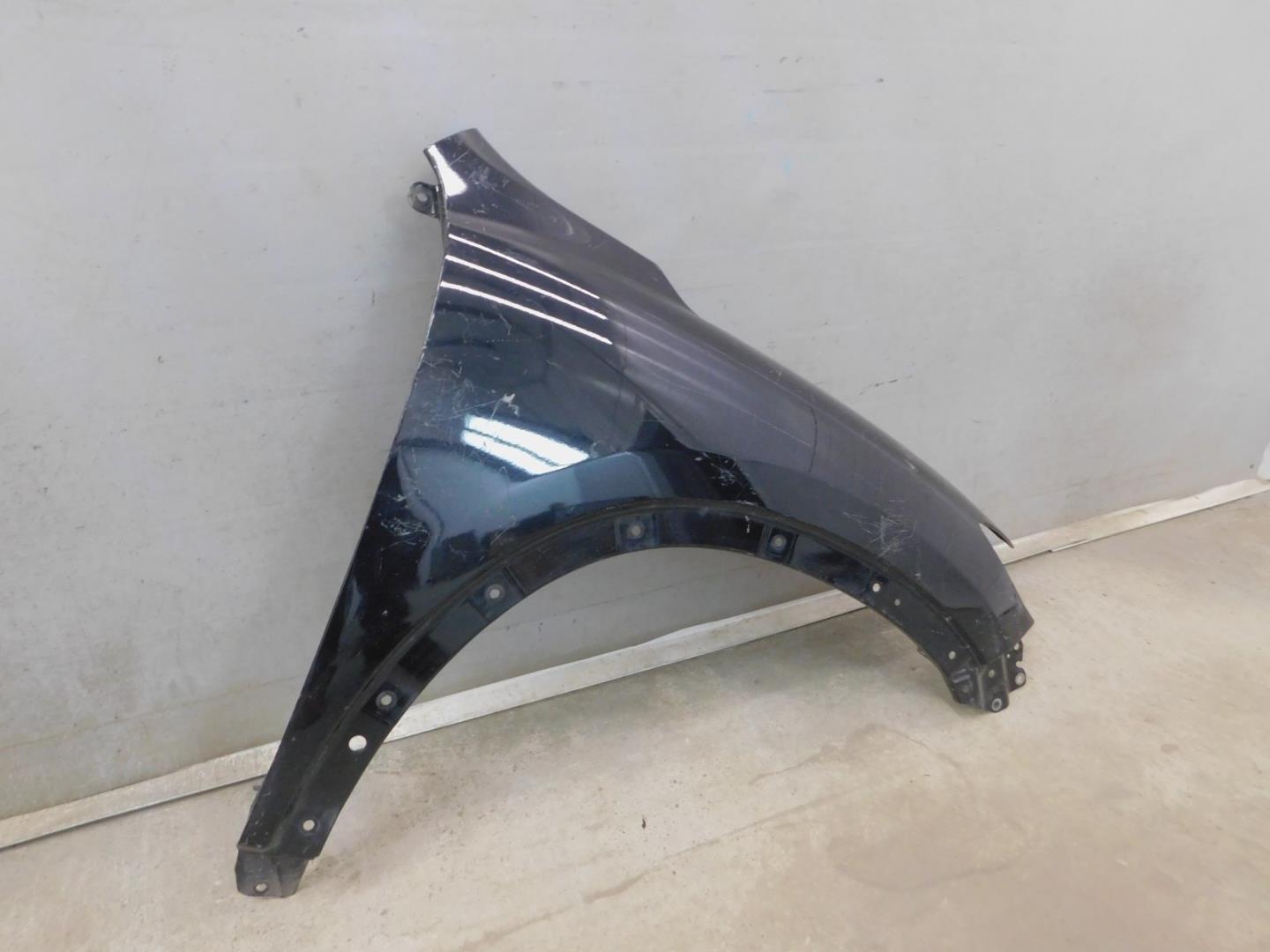 Крыло переднее правое