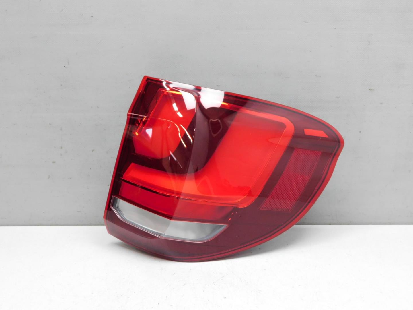 Фонарь задний наружный правый