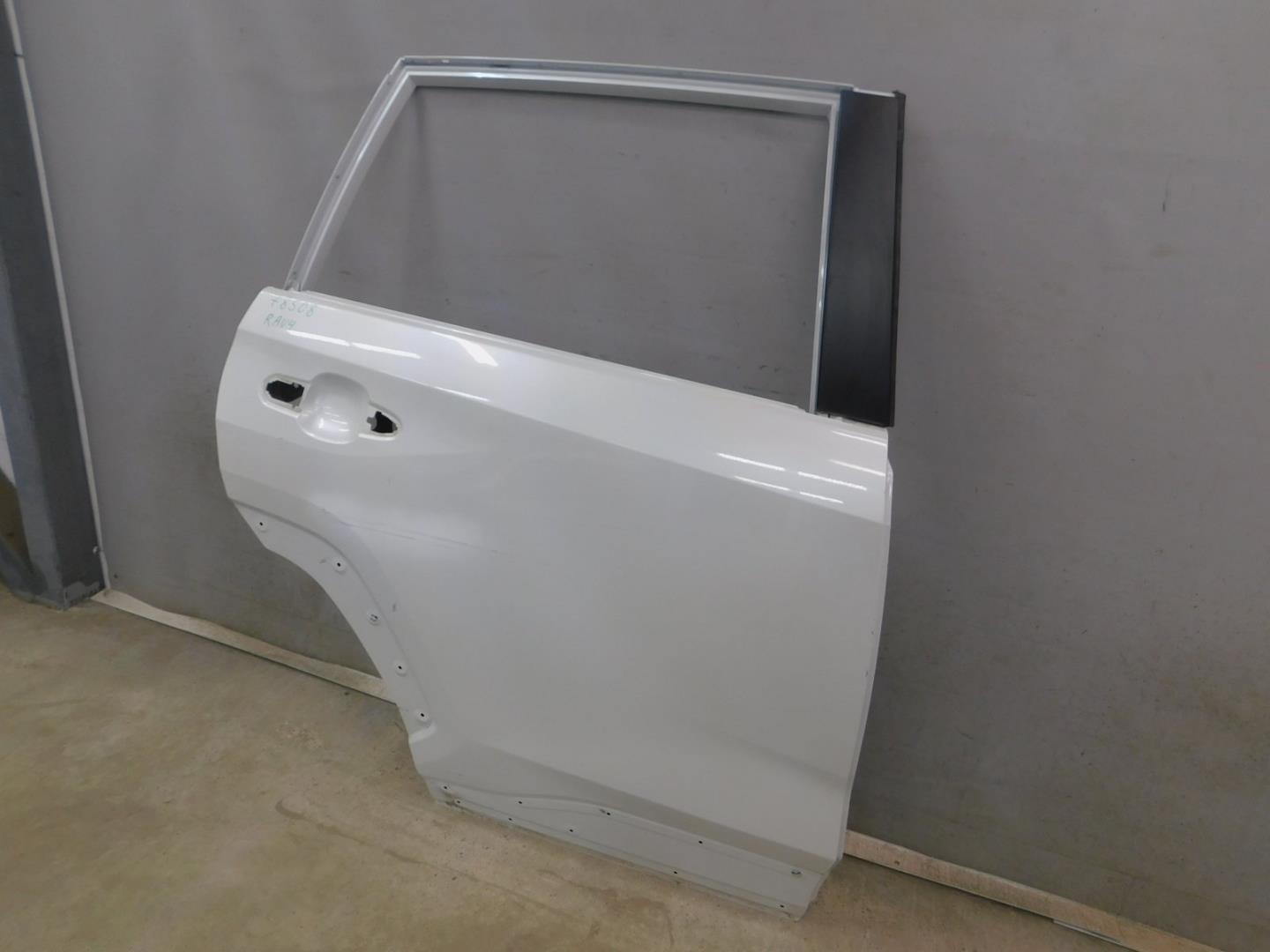 Дверь задняя правая