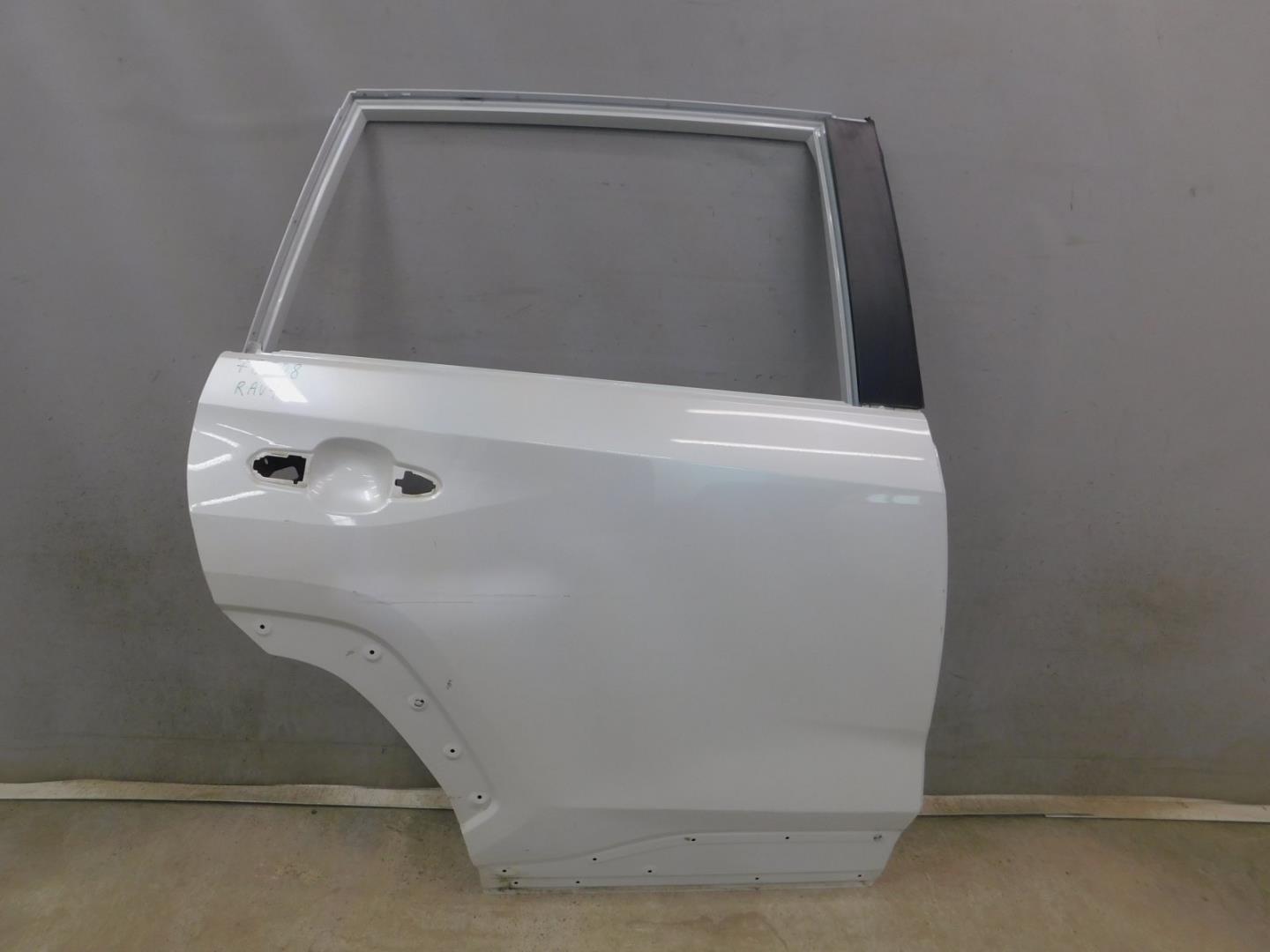 Дверь задняя правая