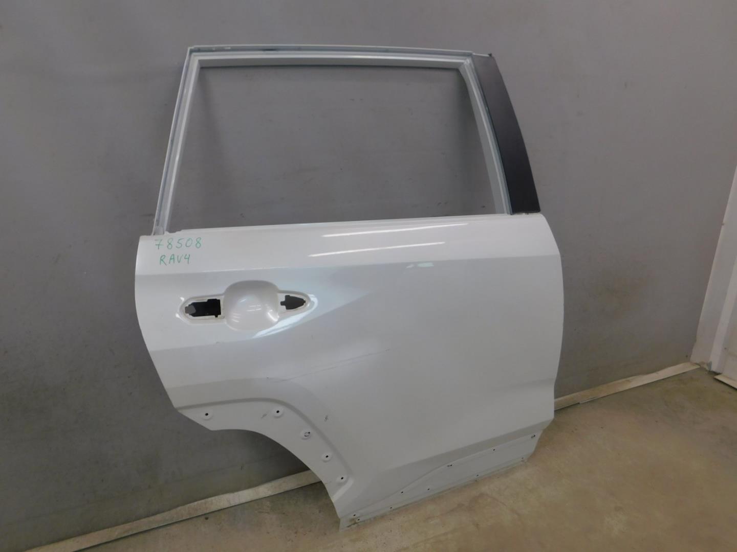 Дверь задняя правая