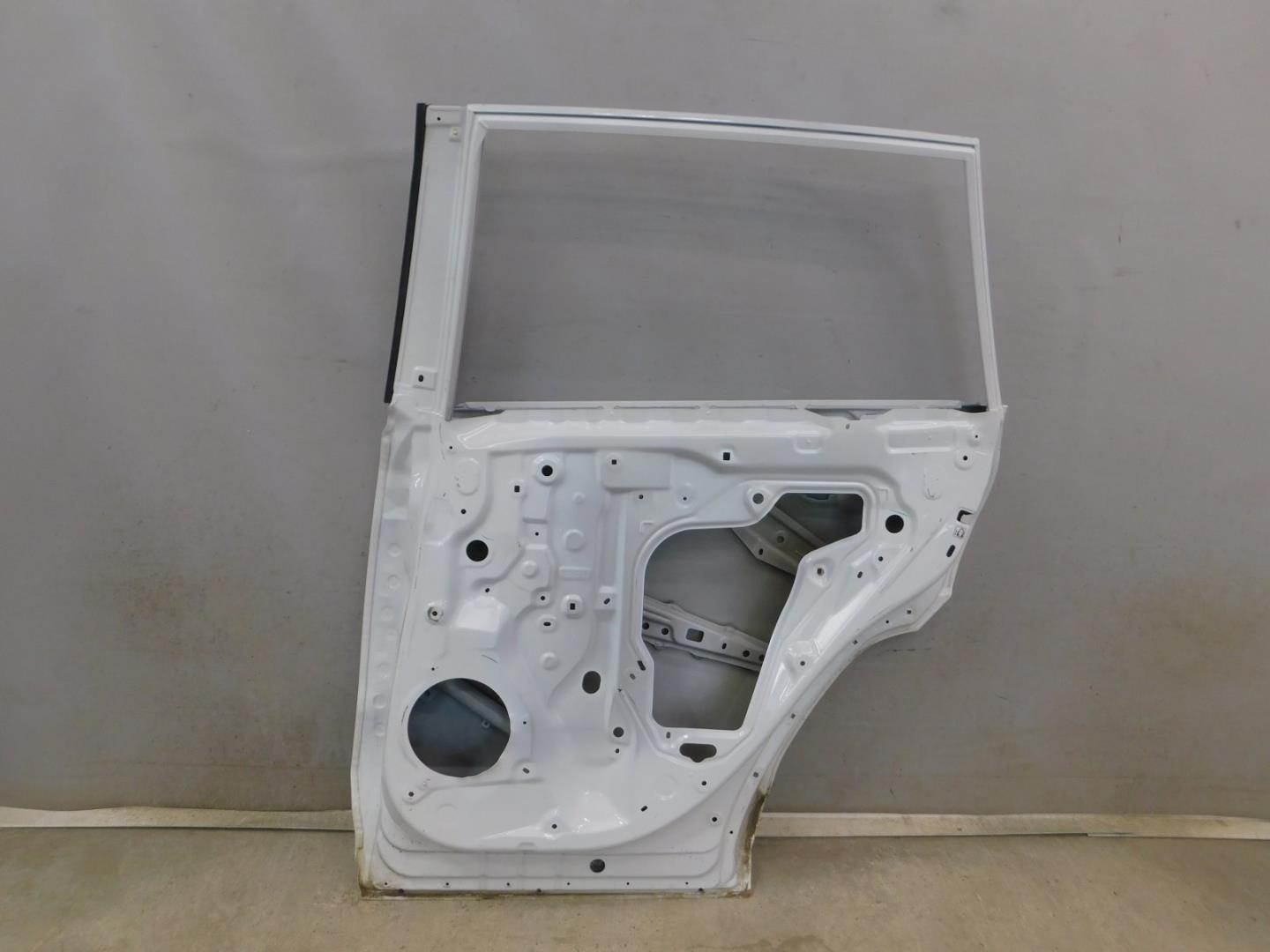 Дверь задняя правая