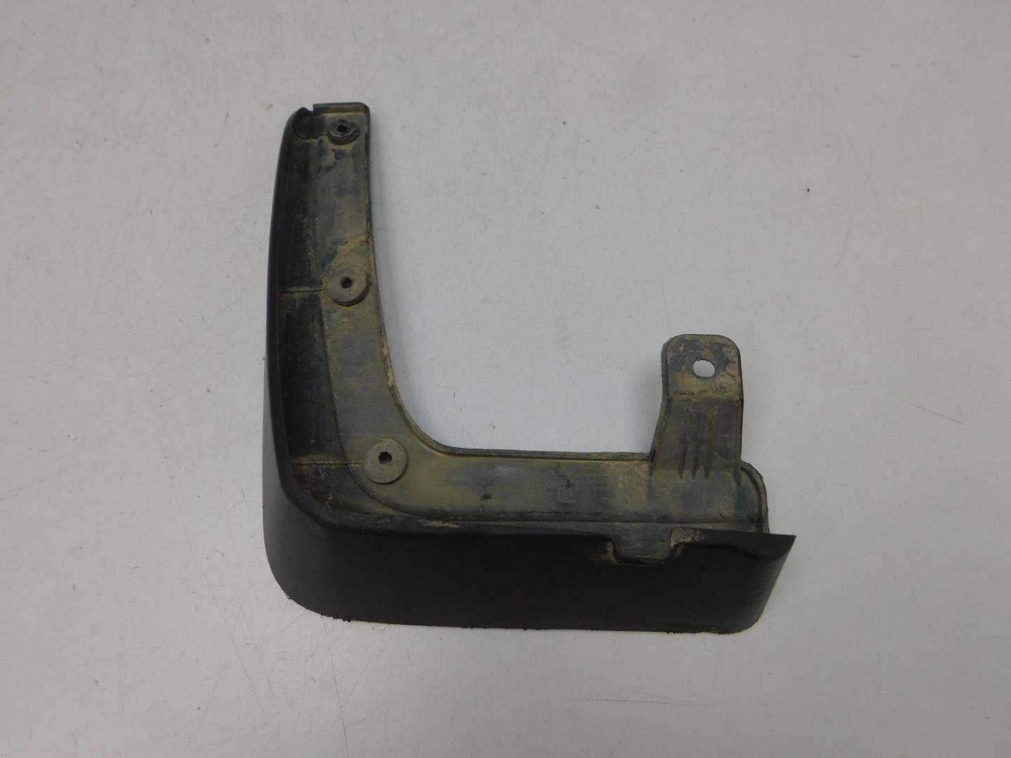 Брызговик передний левый